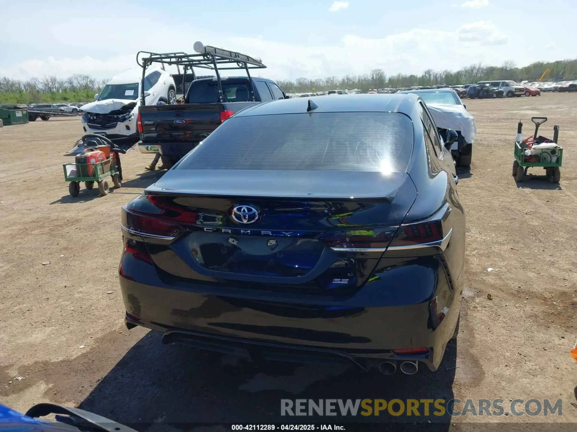 16 fotografías del automóvil dañado 4T1T11AK7MU556980 TOYOTA CAMRY 2021