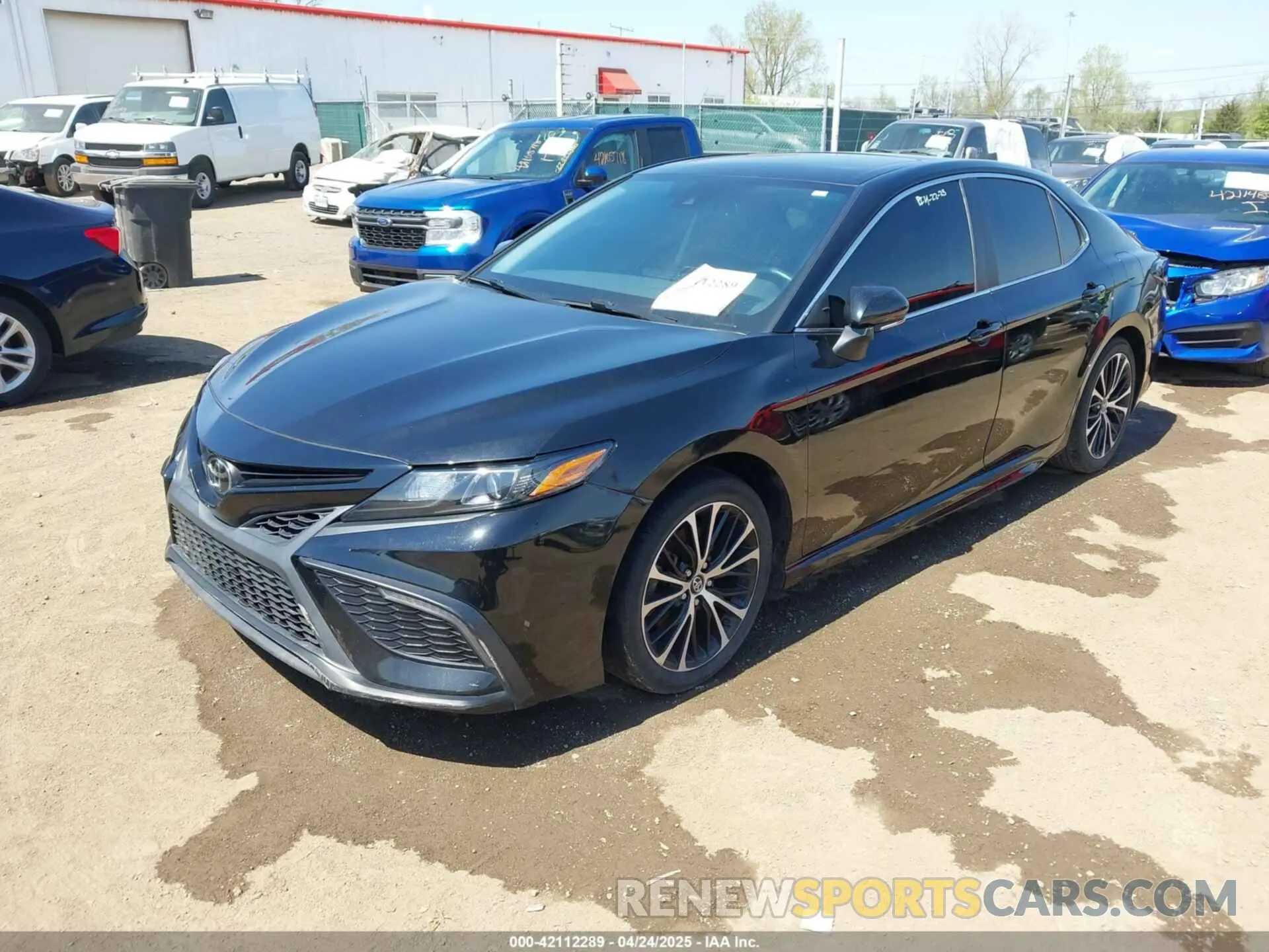 2 fotografías del automóvil dañado 4T1T11AK7MU556980 TOYOTA CAMRY 2021
