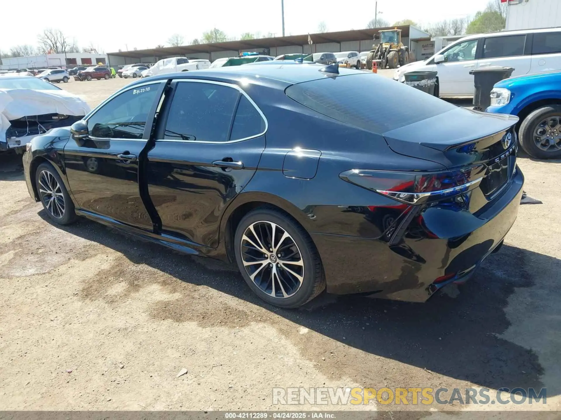 3 fotografías del automóvil dañado 4T1T11AK7MU556980 TOYOTA CAMRY 2021