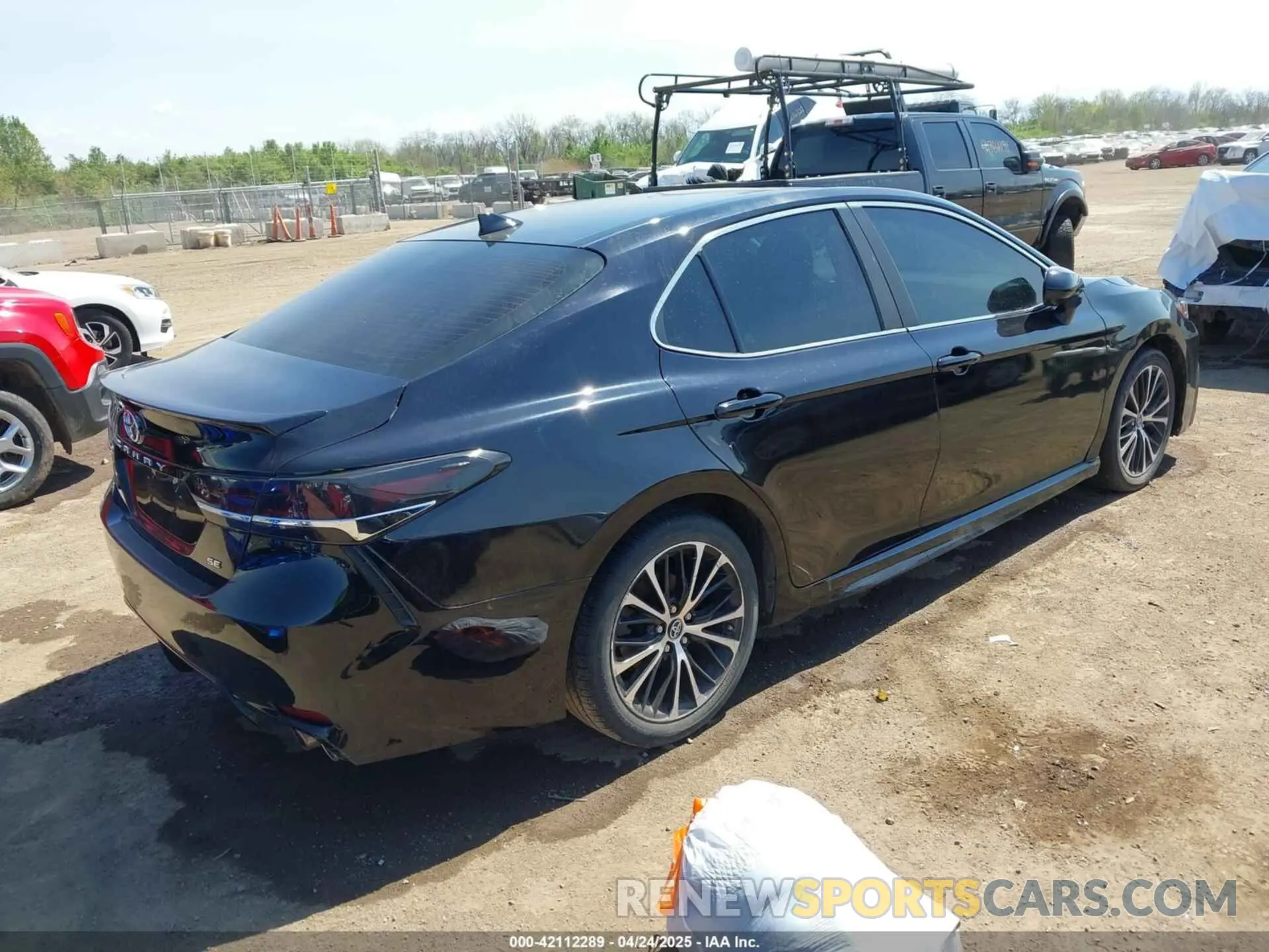 4 fotografías del automóvil dañado 4T1T11AK7MU556980 TOYOTA CAMRY 2021
