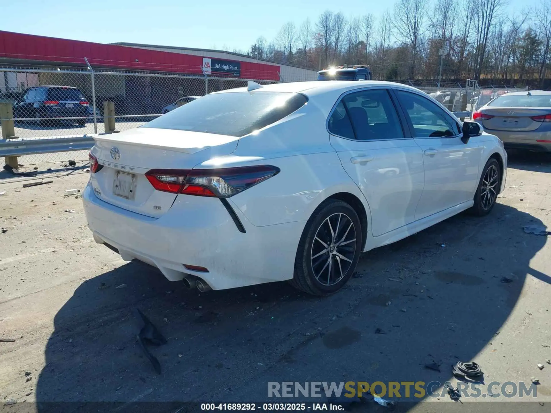 4 fotografías del automóvil dañado 4T1T11AK9MU482543 TOYOTA CAMRY 2021