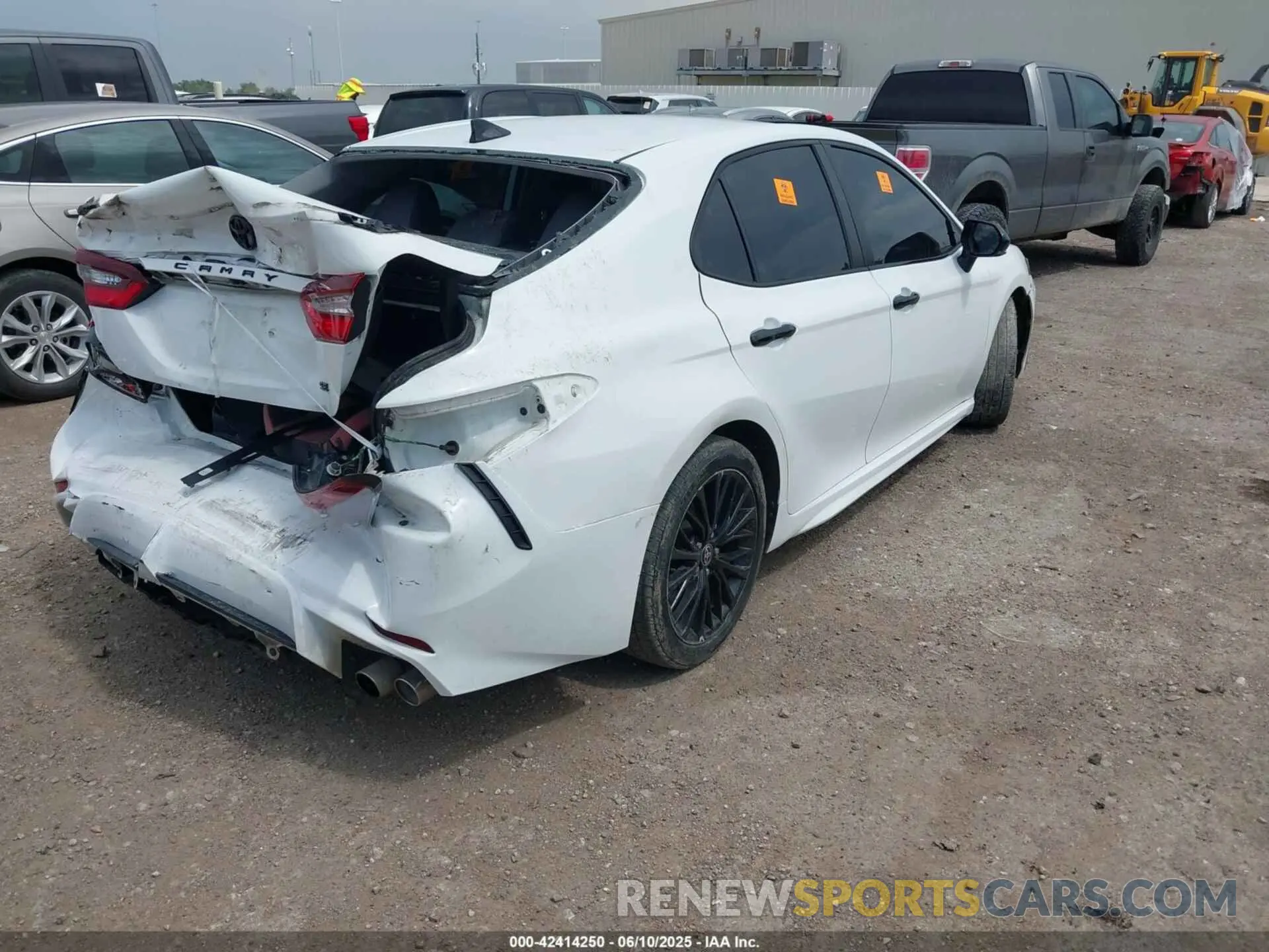 4 fotografías del automóvil dañado 4T1T11AKXMU494992 TOYOTA CAMRY 2021