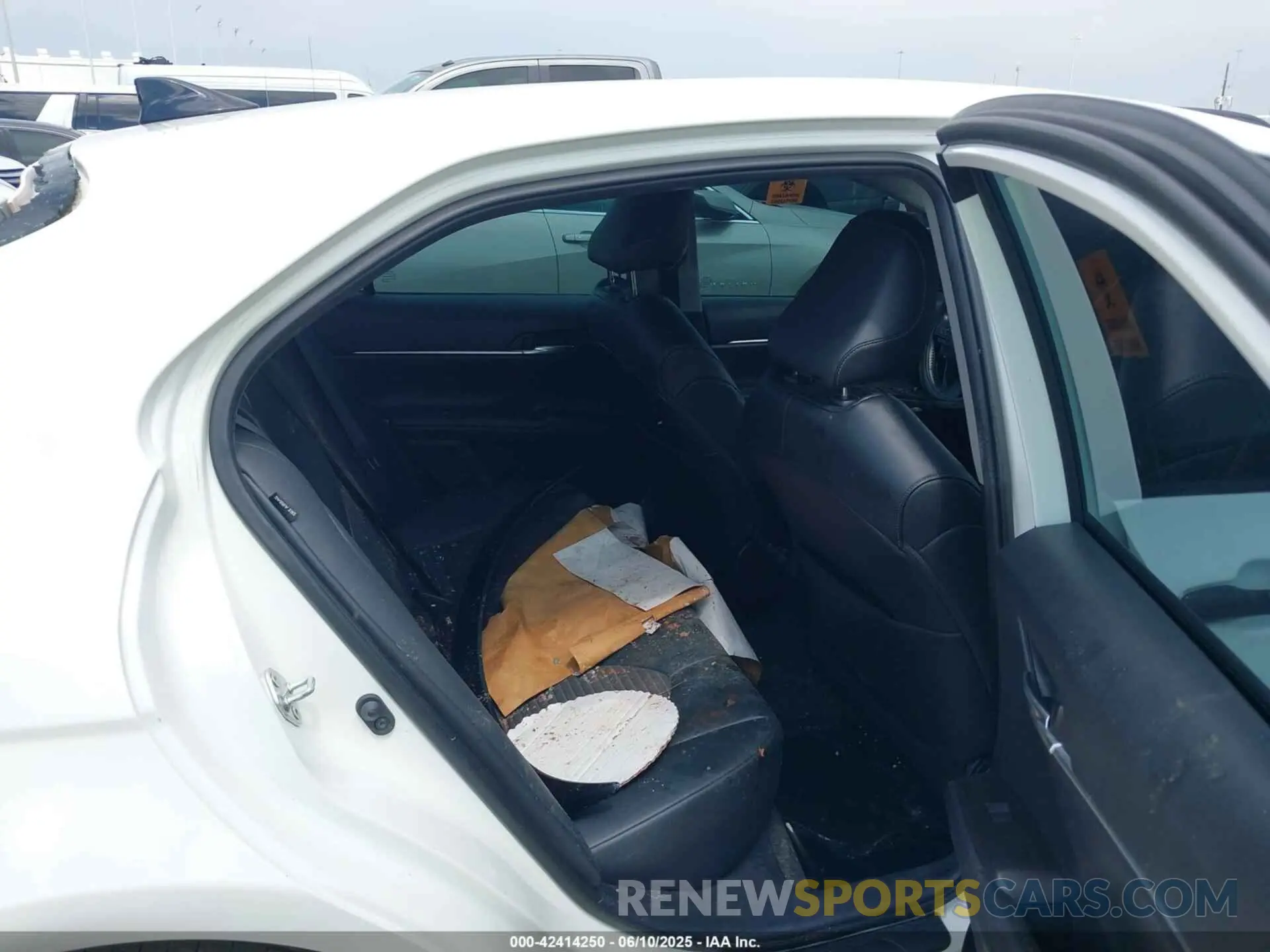 8 fotografías del automóvil dañado 4T1T11AKXMU494992 TOYOTA CAMRY 2021