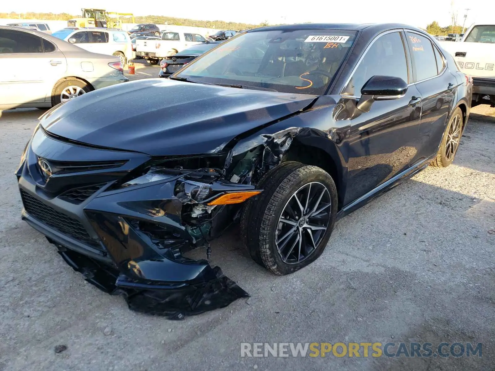 2 fotografías del automóvil dañado 4T1T11BK3MU036032 TOYOTA CAMRY 2021