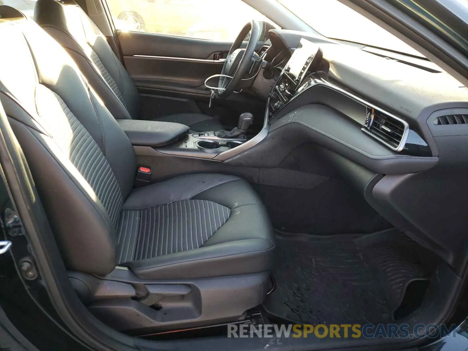 5 fotografías del automóvil dañado 4T1T11BK3MU036032 TOYOTA CAMRY 2021