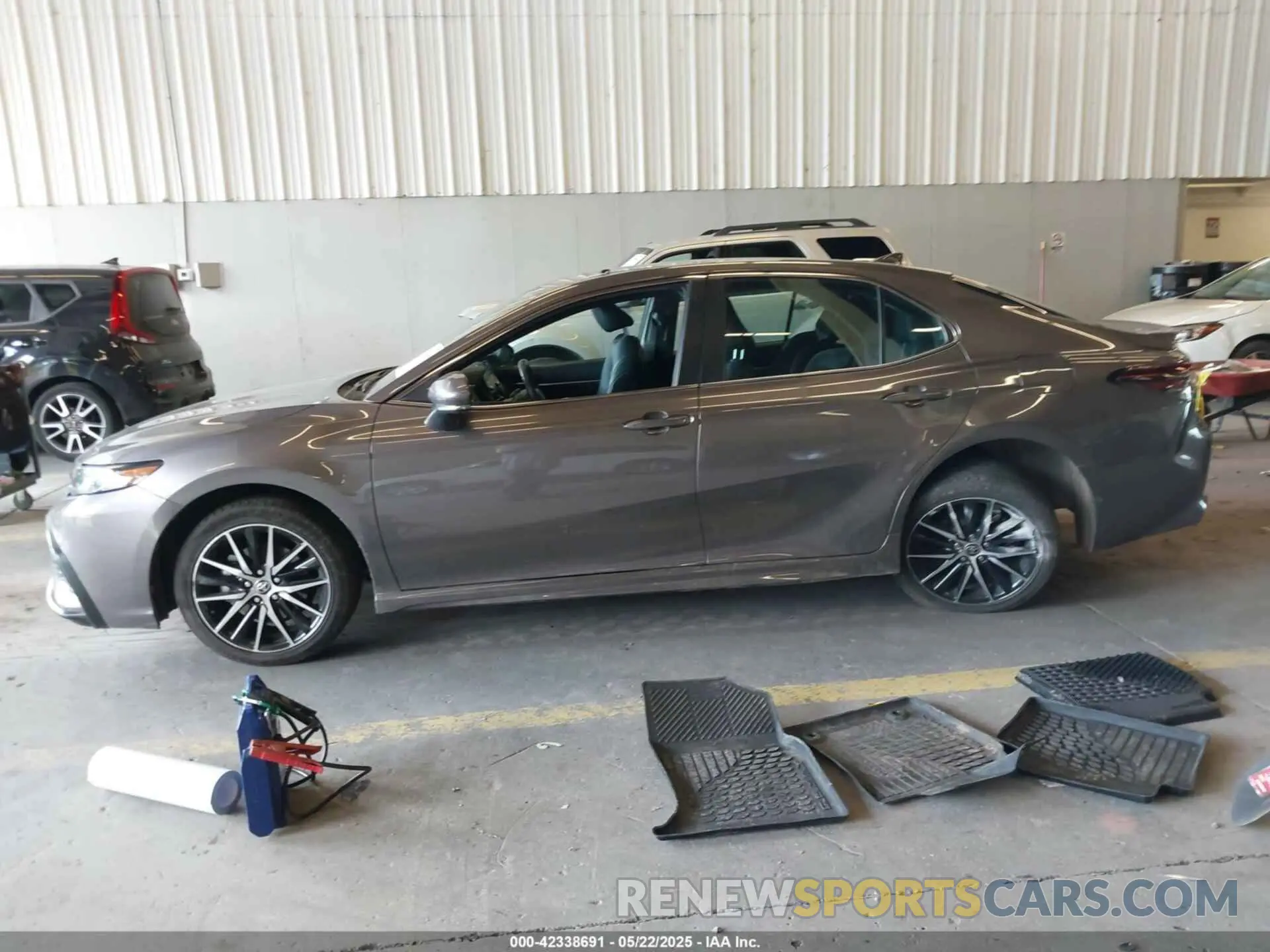 14 fotografías del automóvil dañado 4T1T11BK7MU044439 TOYOTA CAMRY 2021