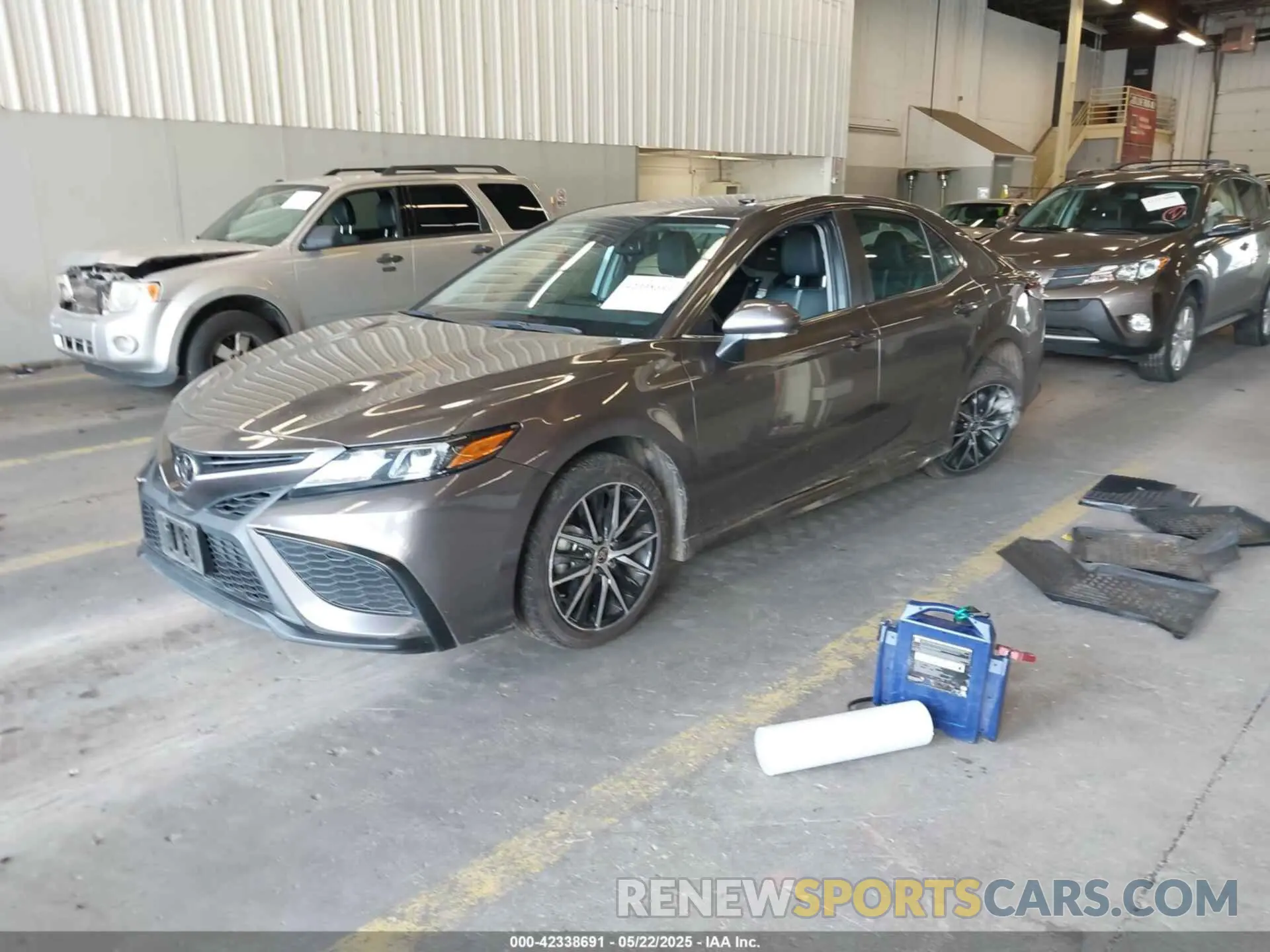 2 fotografías del automóvil dañado 4T1T11BK7MU044439 TOYOTA CAMRY 2021