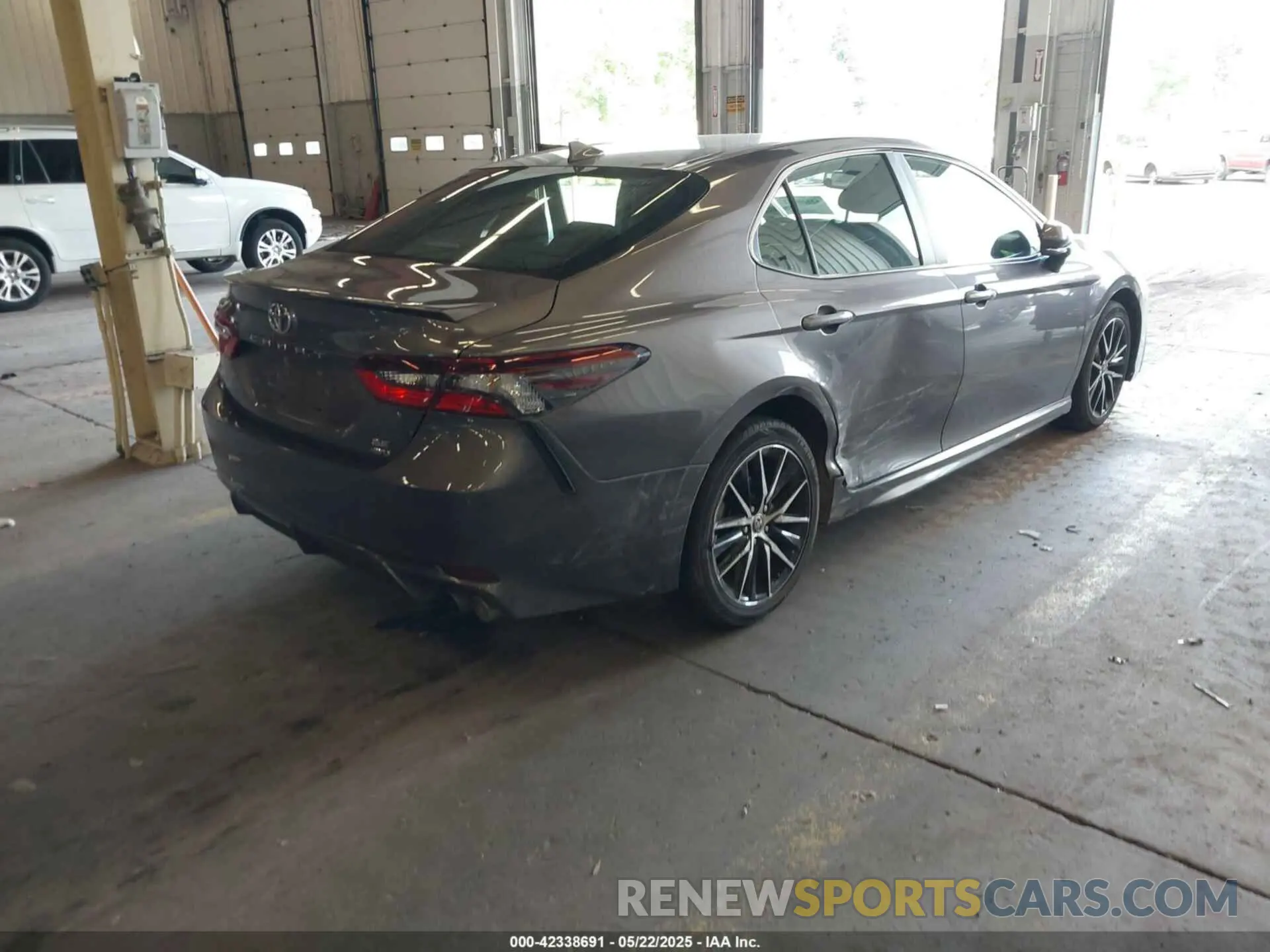 4 fotografías del automóvil dañado 4T1T11BK7MU044439 TOYOTA CAMRY 2021