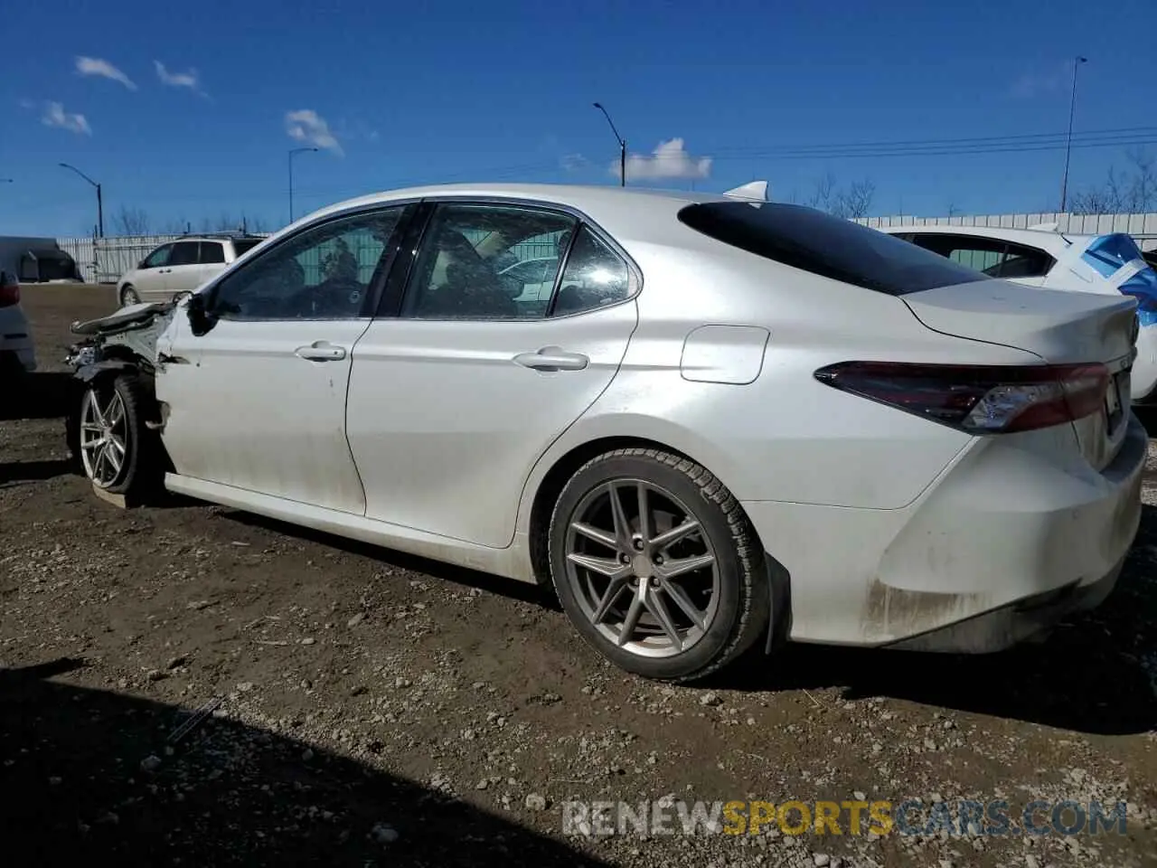 2 fotografías del automóvil dañado 4T1B21HK5NU017662 TOYOTA CAMRY 2022