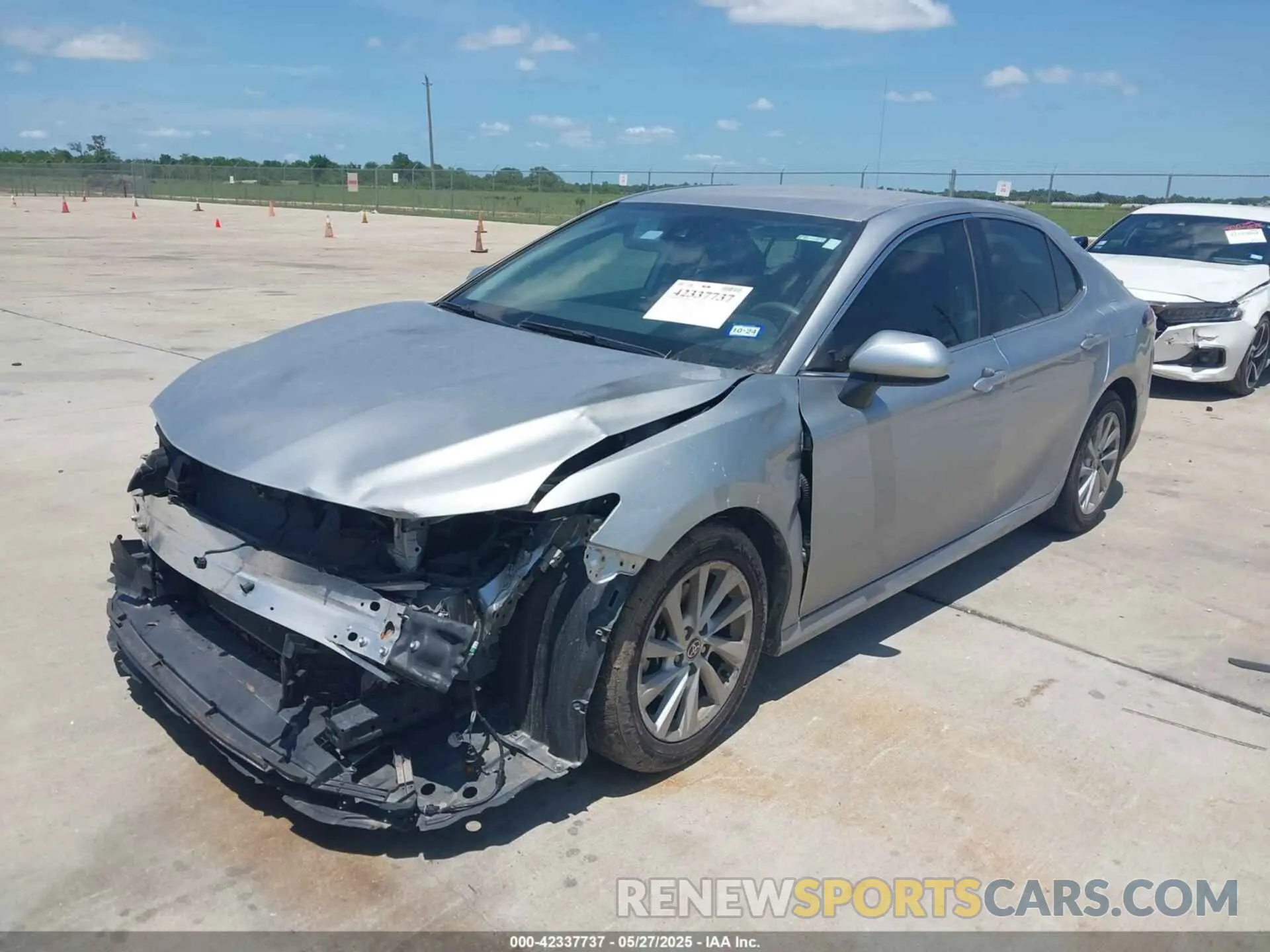 2 fotografías del automóvil dañado 4T1C11AK0NU627812 TOYOTA CAMRY 2022