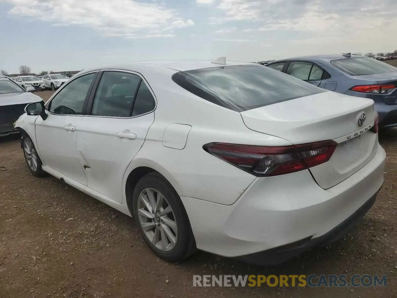 2 fotografías del automóvil dañado 4T1C11AK0NU638065 TOYOTA CAMRY 2022