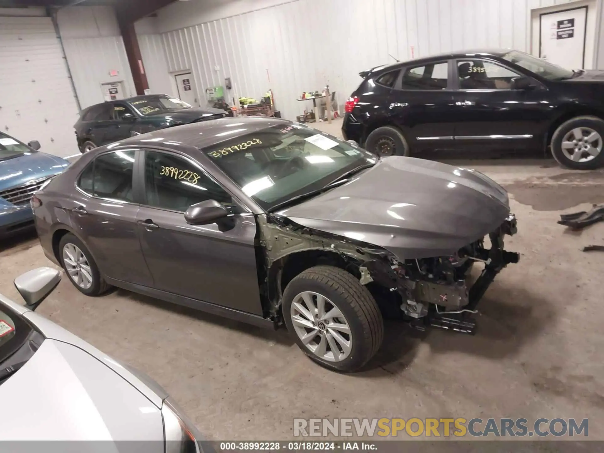 14 fotografías del automóvil dañado 4T1C11AK0NU639636 TOYOTA CAMRY 2022