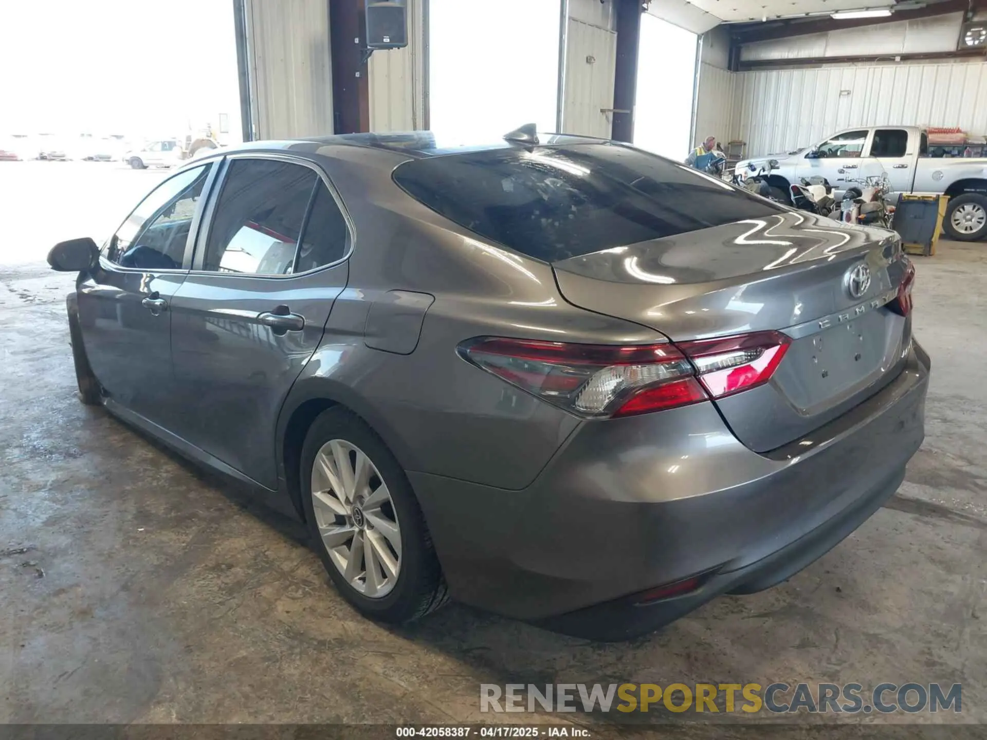 3 fotografías del automóvil dañado 4T1C11AK0NU652631 TOYOTA CAMRY 2022