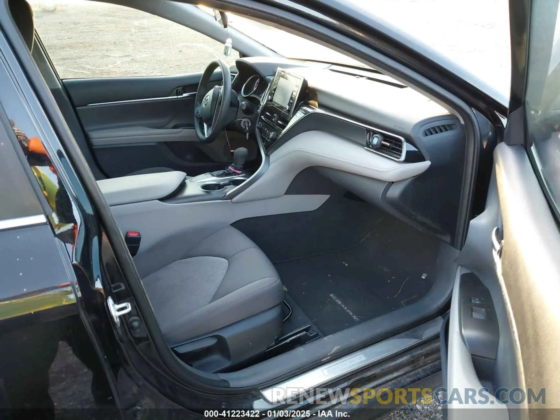 5 fotografías del automóvil dañado 4T1C11AK0NU692739 TOYOTA CAMRY 2022