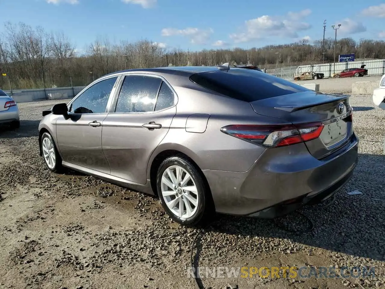 2 fotografías del automóvil dañado 4T1C11AK1NU630461 TOYOTA CAMRY 2022