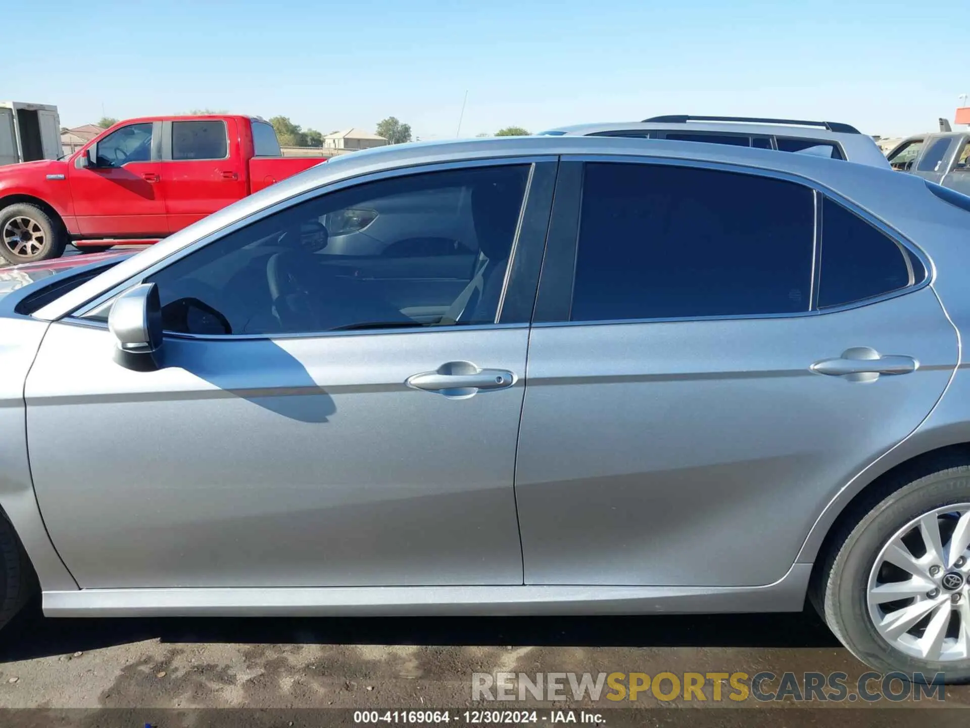 14 fotografías del automóvil dañado 4T1C11AK1NU641220 TOYOTA CAMRY 2022