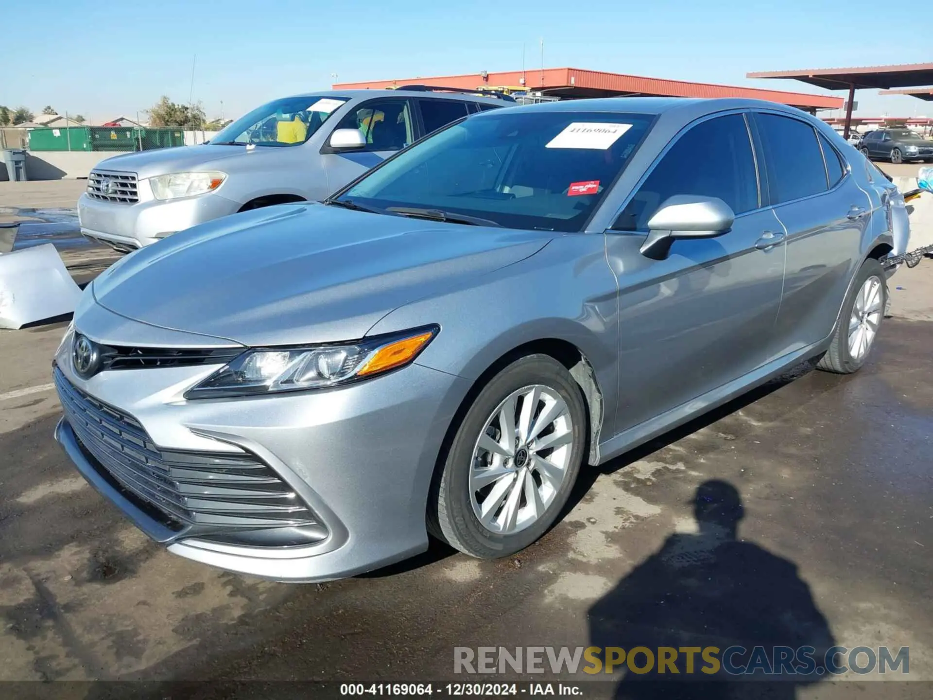 2 fotografías del automóvil dañado 4T1C11AK1NU641220 TOYOTA CAMRY 2022