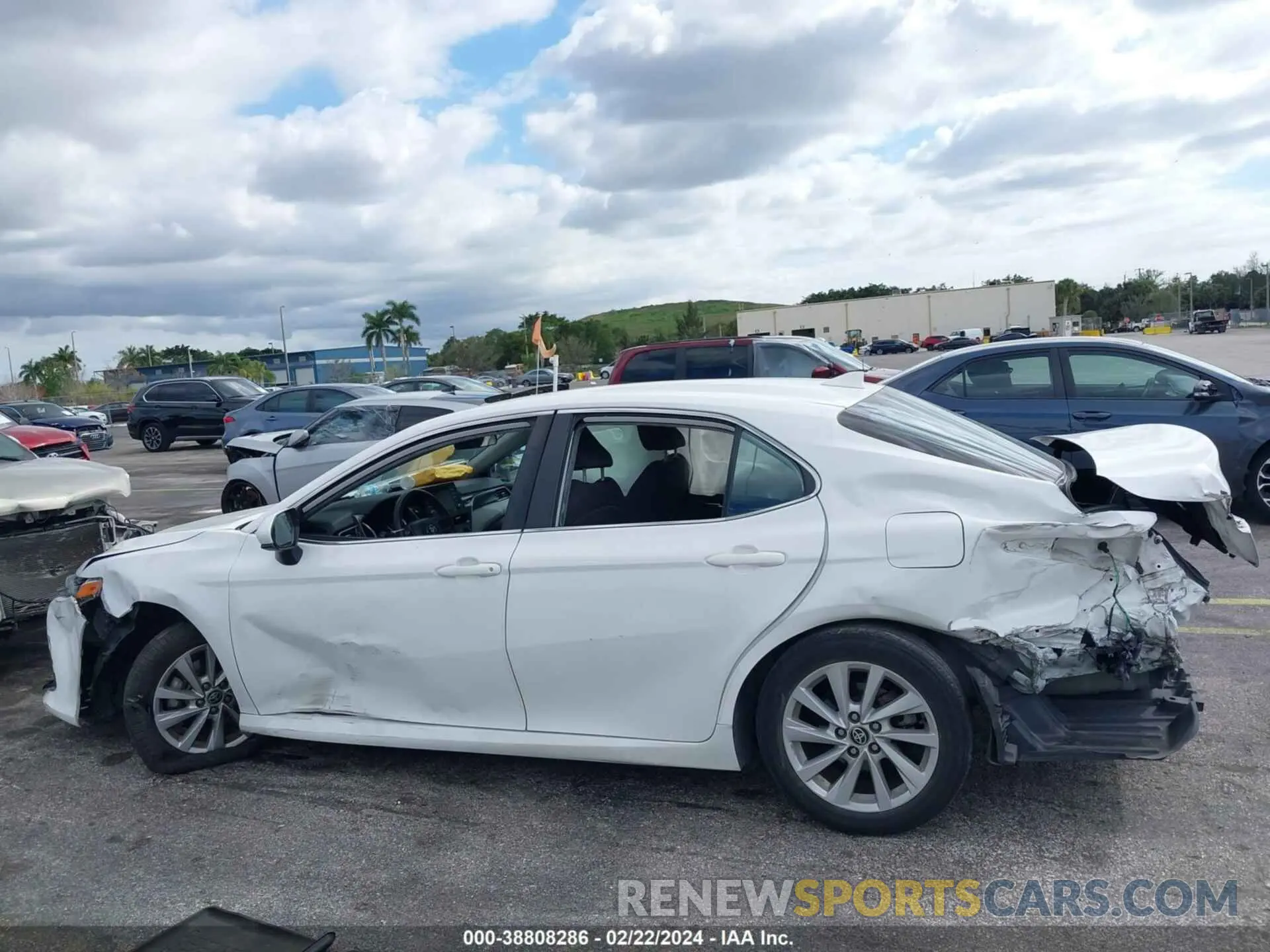 14 fotografías del automóvil dañado 4T1C11AK1NU642738 TOYOTA CAMRY 2022