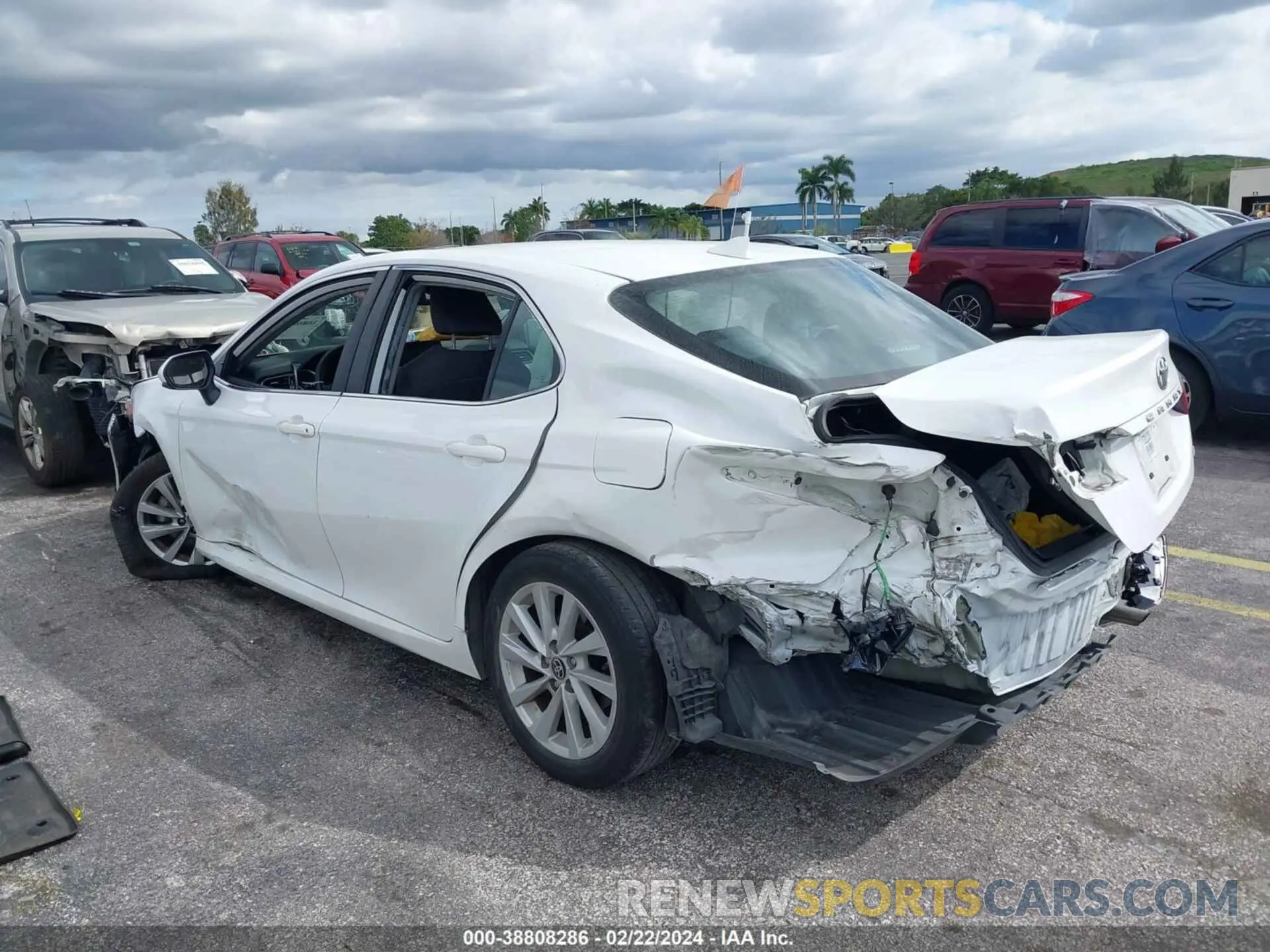 3 fotografías del automóvil dañado 4T1C11AK1NU642738 TOYOTA CAMRY 2022