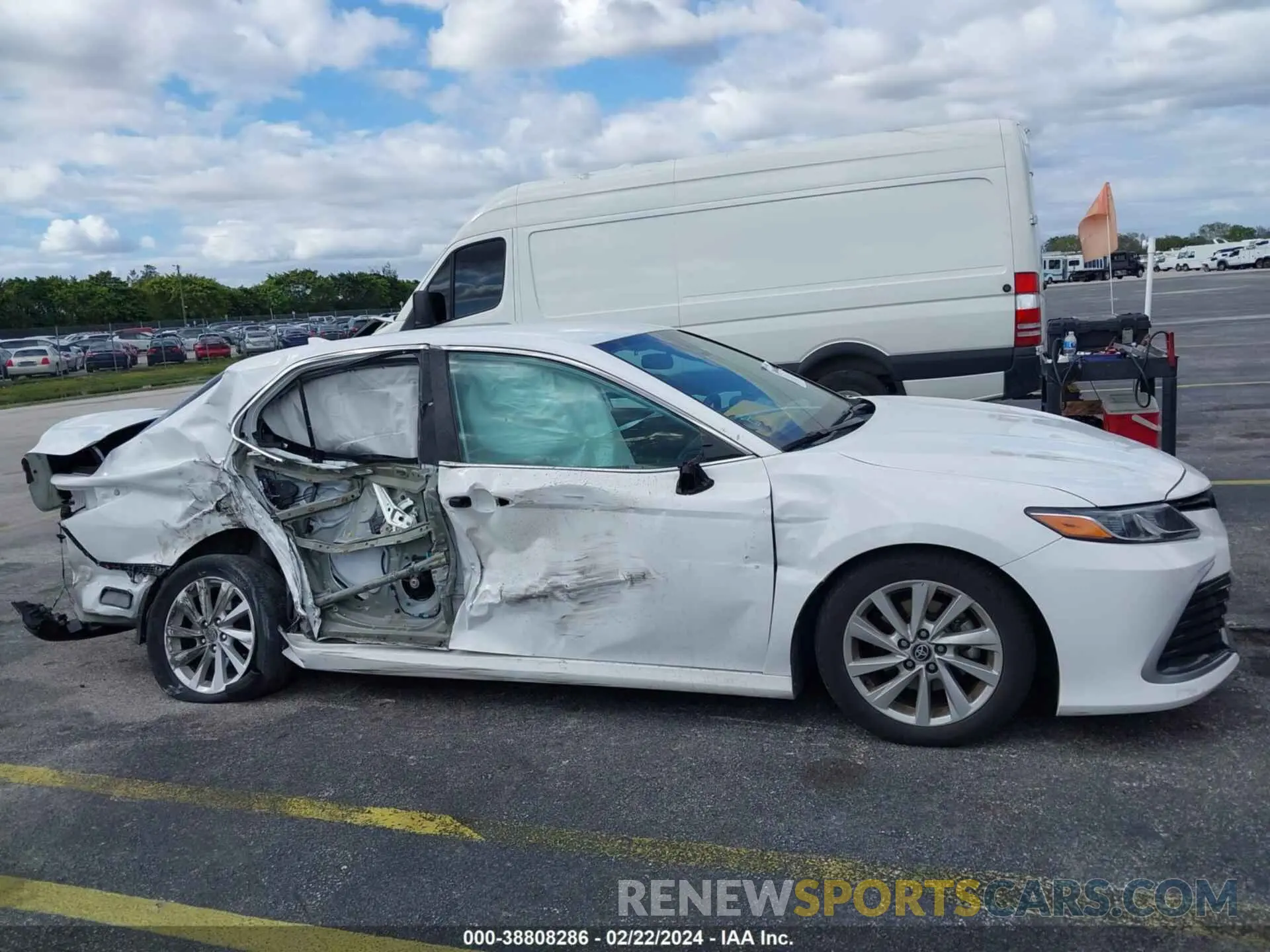 6 fotografías del automóvil dañado 4T1C11AK1NU642738 TOYOTA CAMRY 2022