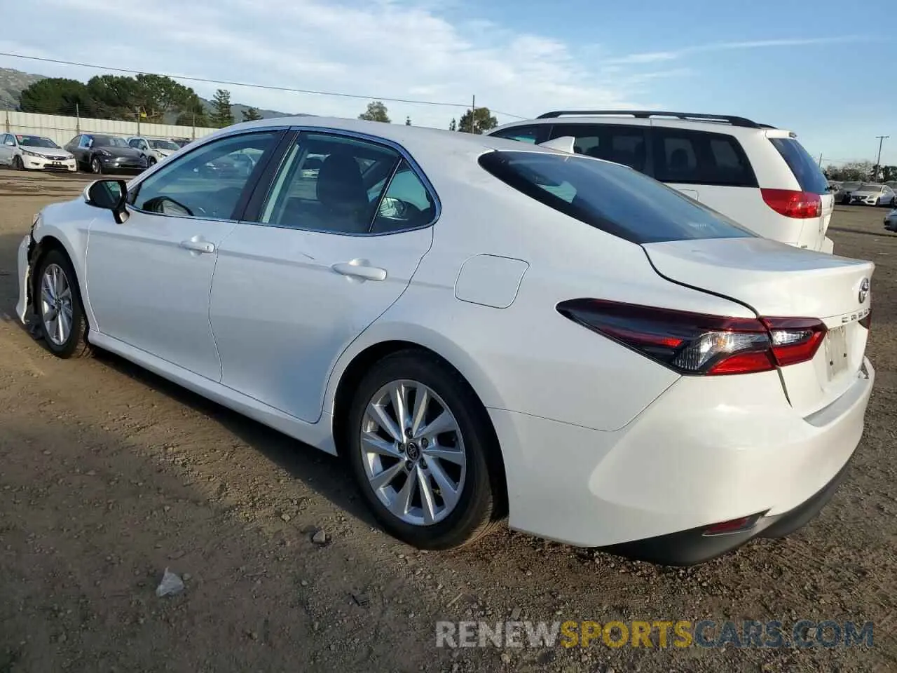 2 fotografías del automóvil dañado 4T1C11AK2NU499699 TOYOTA CAMRY 2022