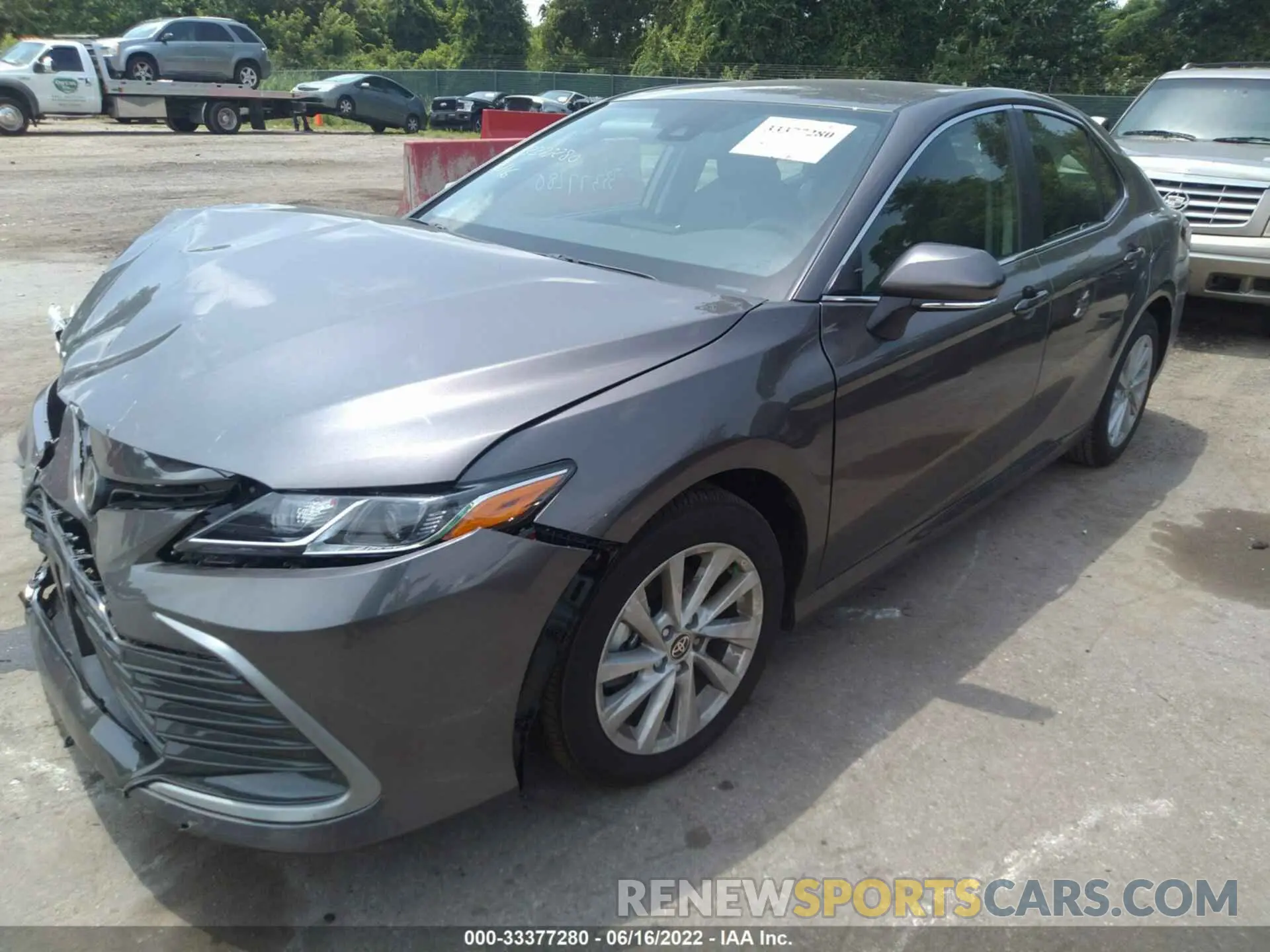 2 fotografías del automóvil dañado 4T1C11AK2NU674386 TOYOTA CAMRY 2022