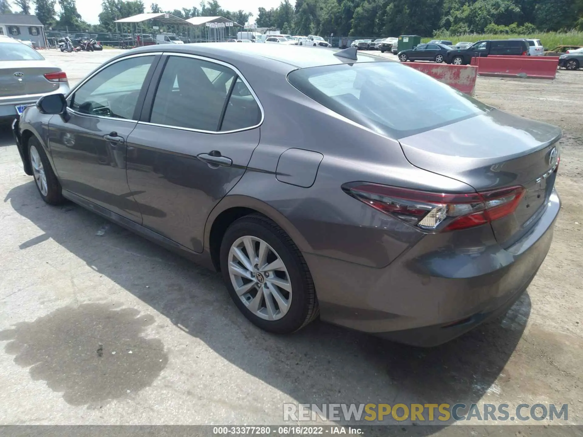 3 fotografías del automóvil dañado 4T1C11AK2NU674386 TOYOTA CAMRY 2022