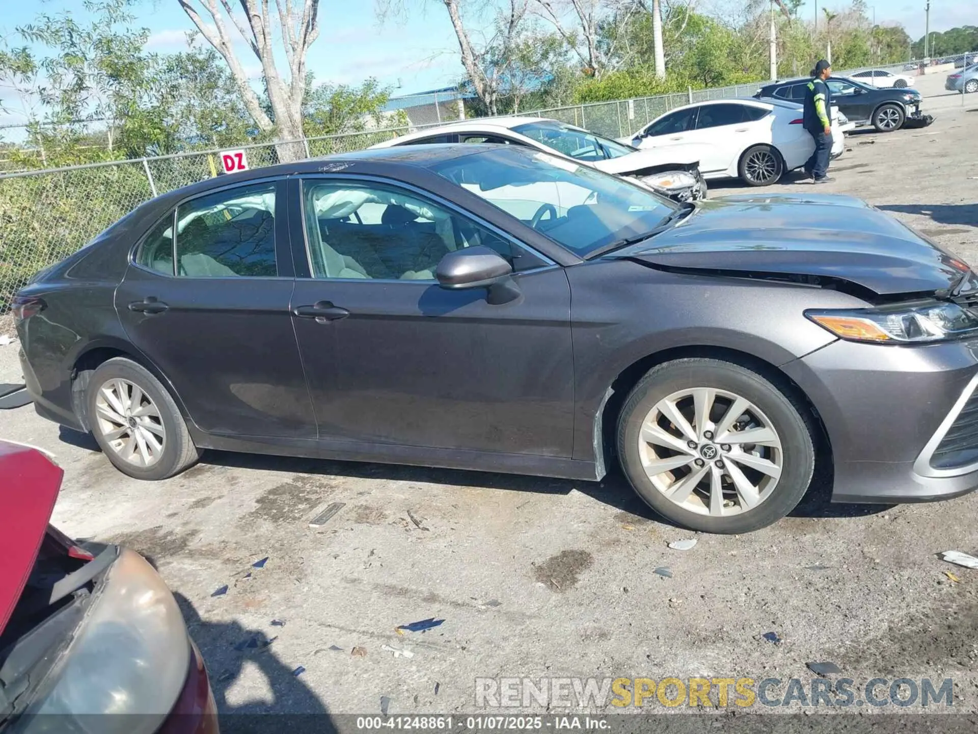 13 fotografías del automóvil dañado 4T1C11AK2NU679555 TOYOTA CAMRY 2022