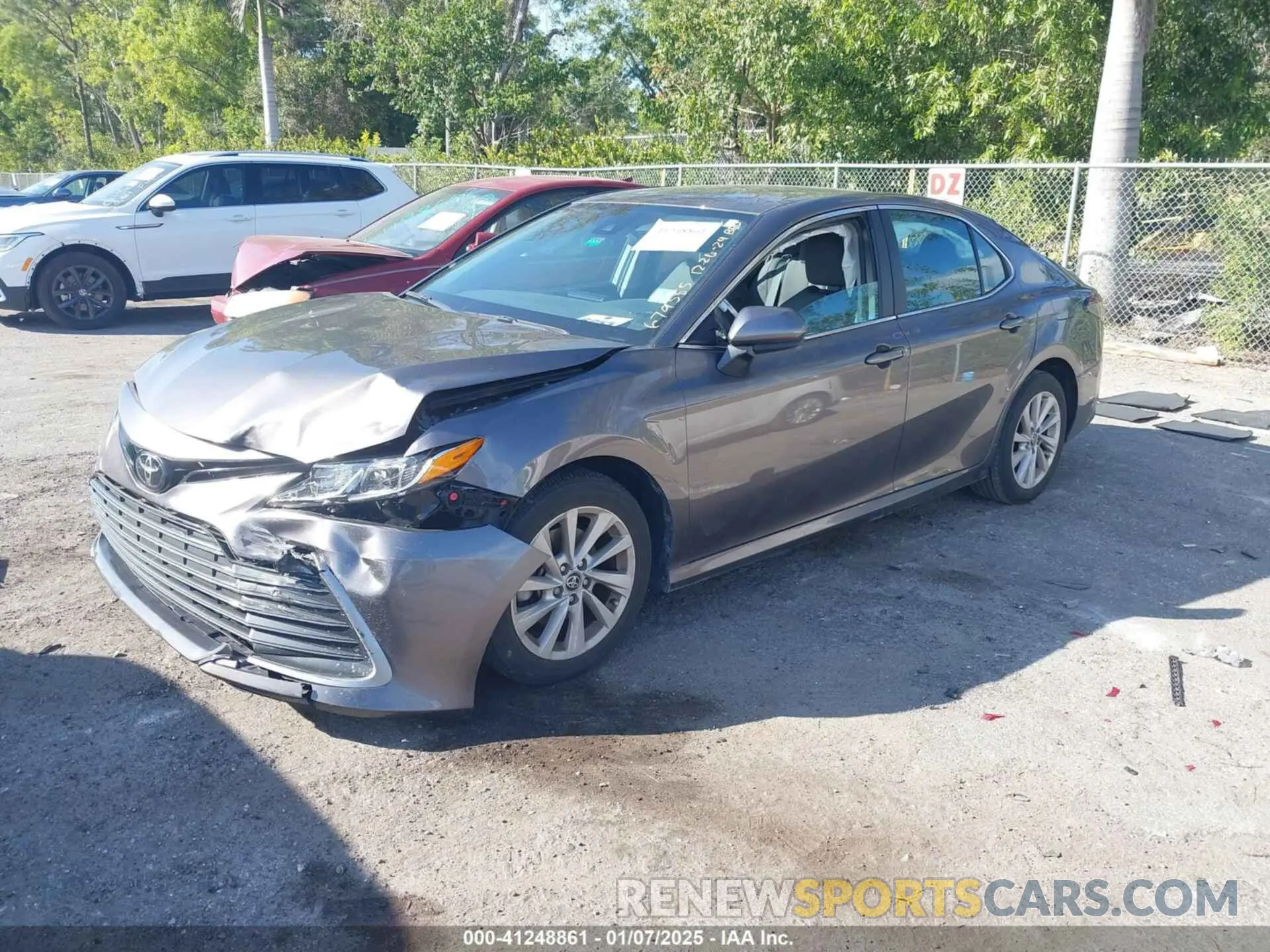2 fotografías del automóvil dañado 4T1C11AK2NU679555 TOYOTA CAMRY 2022