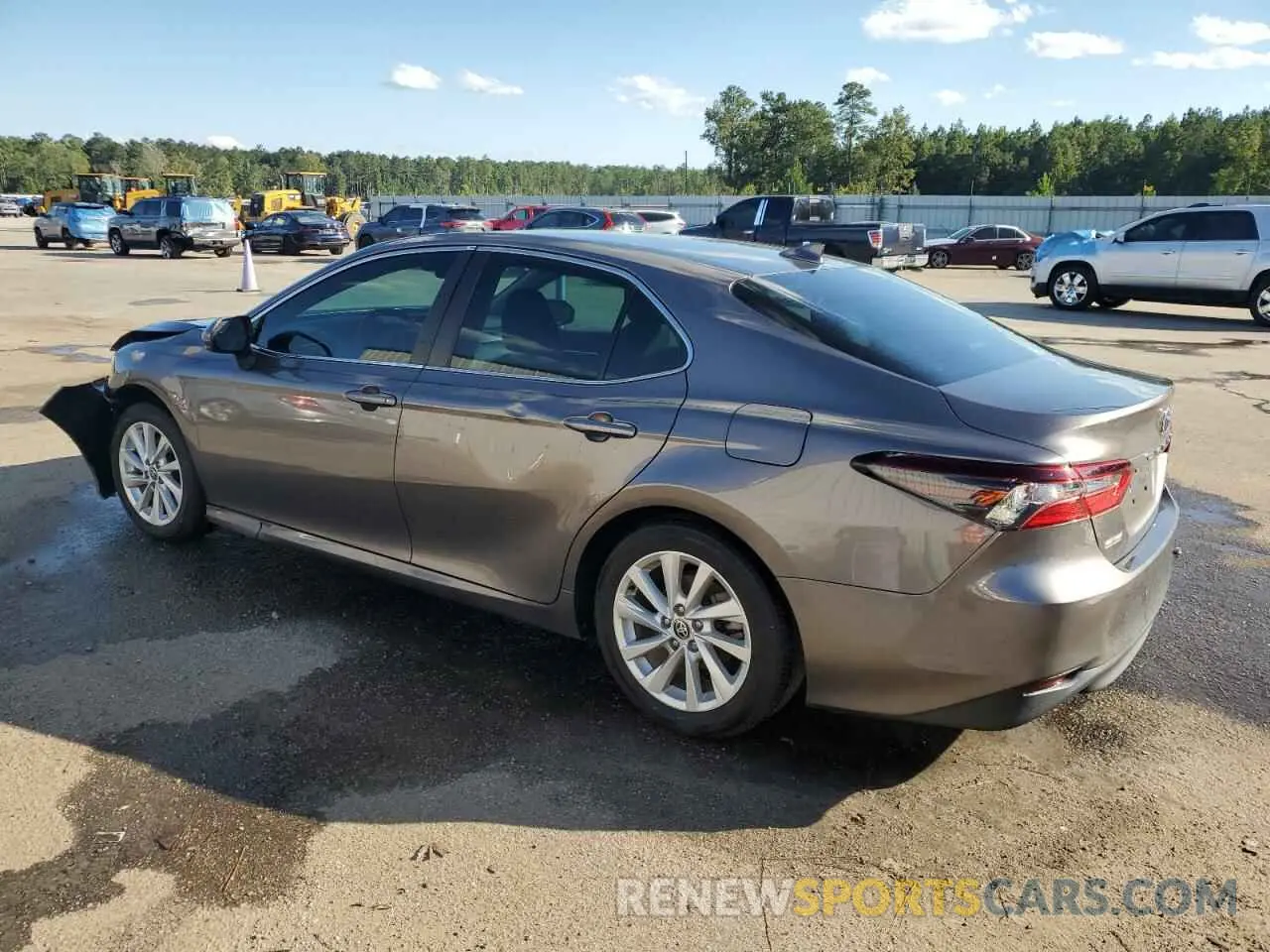 2 fotografías del automóvil dañado 4T1C11AK2NU680933 TOYOTA CAMRY 2022