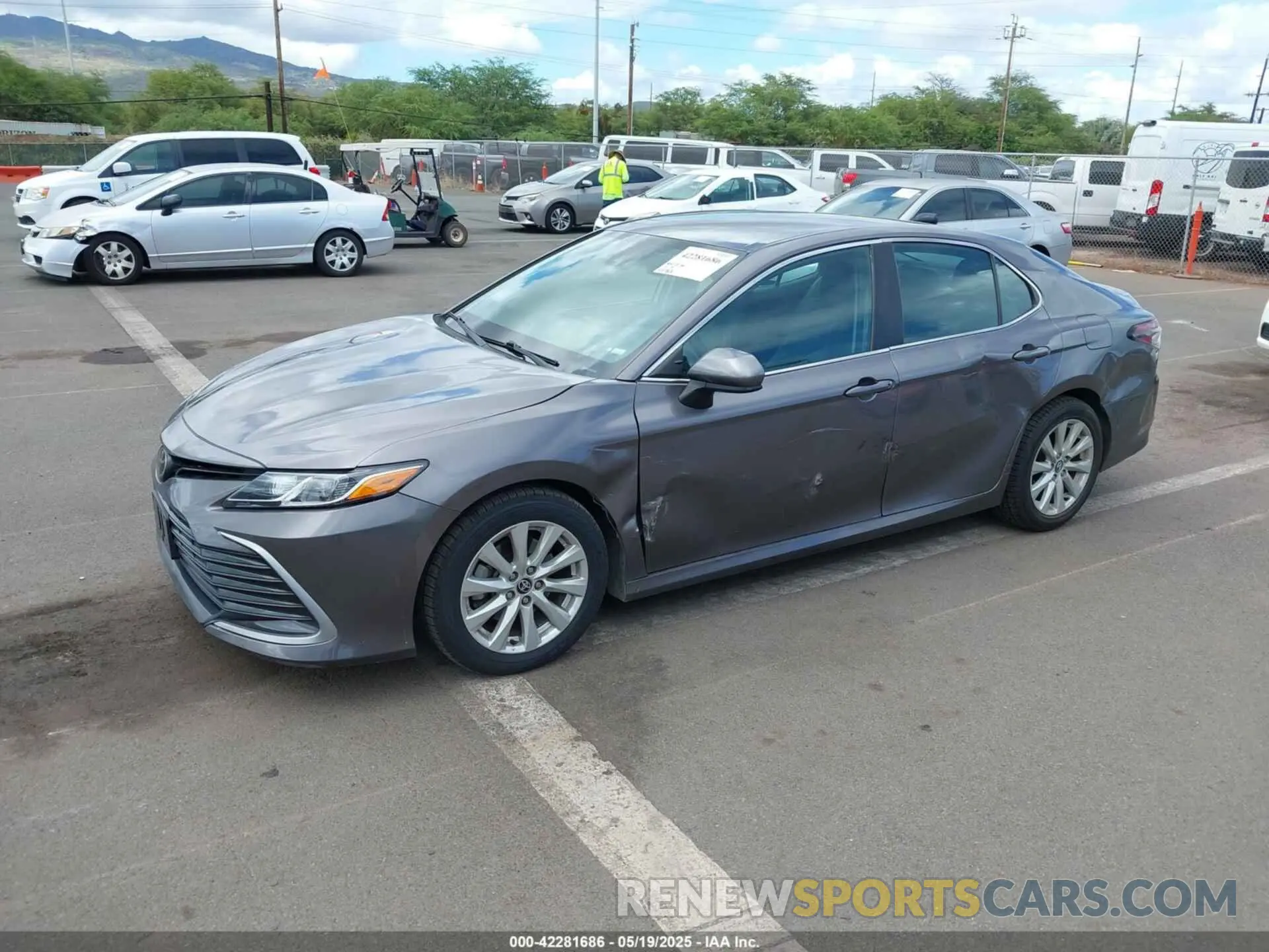 2 fotografías del automóvil dañado 4T1C11AK3NU643163 TOYOTA CAMRY 2022