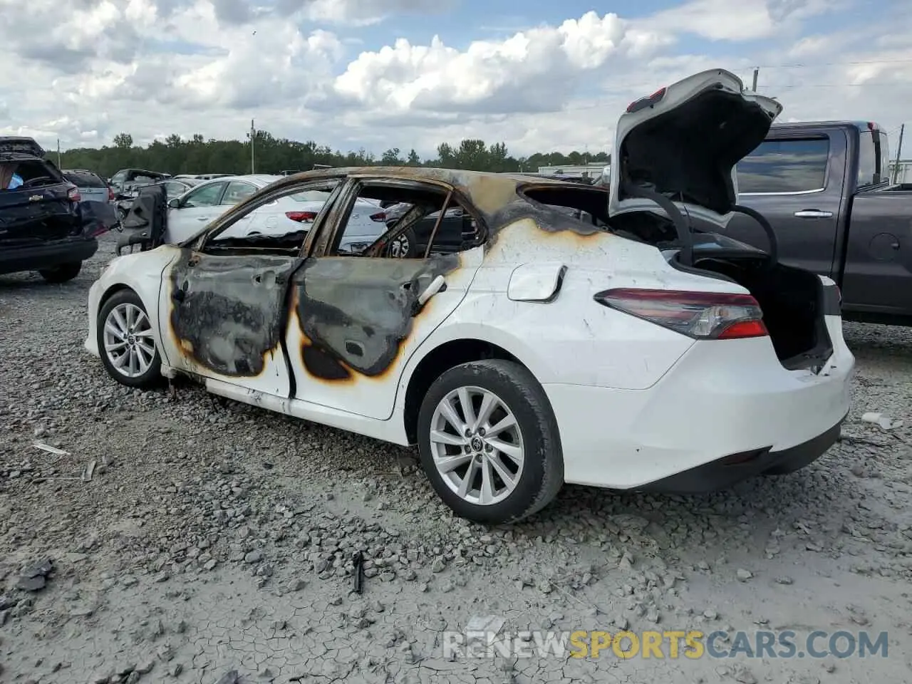 2 fotografías del automóvil dañado 4T1C11AK3NU673053 TOYOTA CAMRY 2022