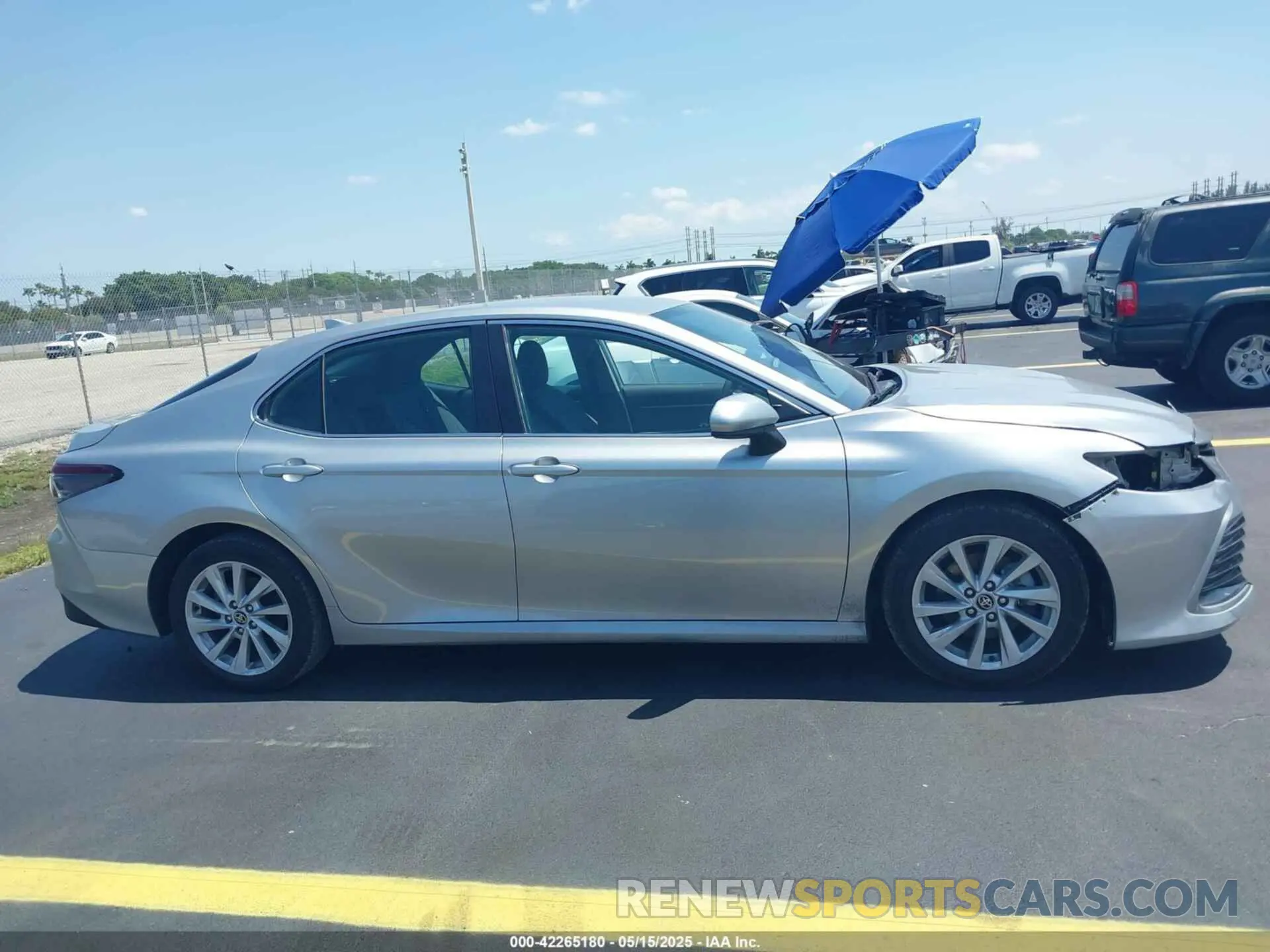 13 fotografías del automóvil dañado 4T1C11AK4NU044000 TOYOTA CAMRY 2022