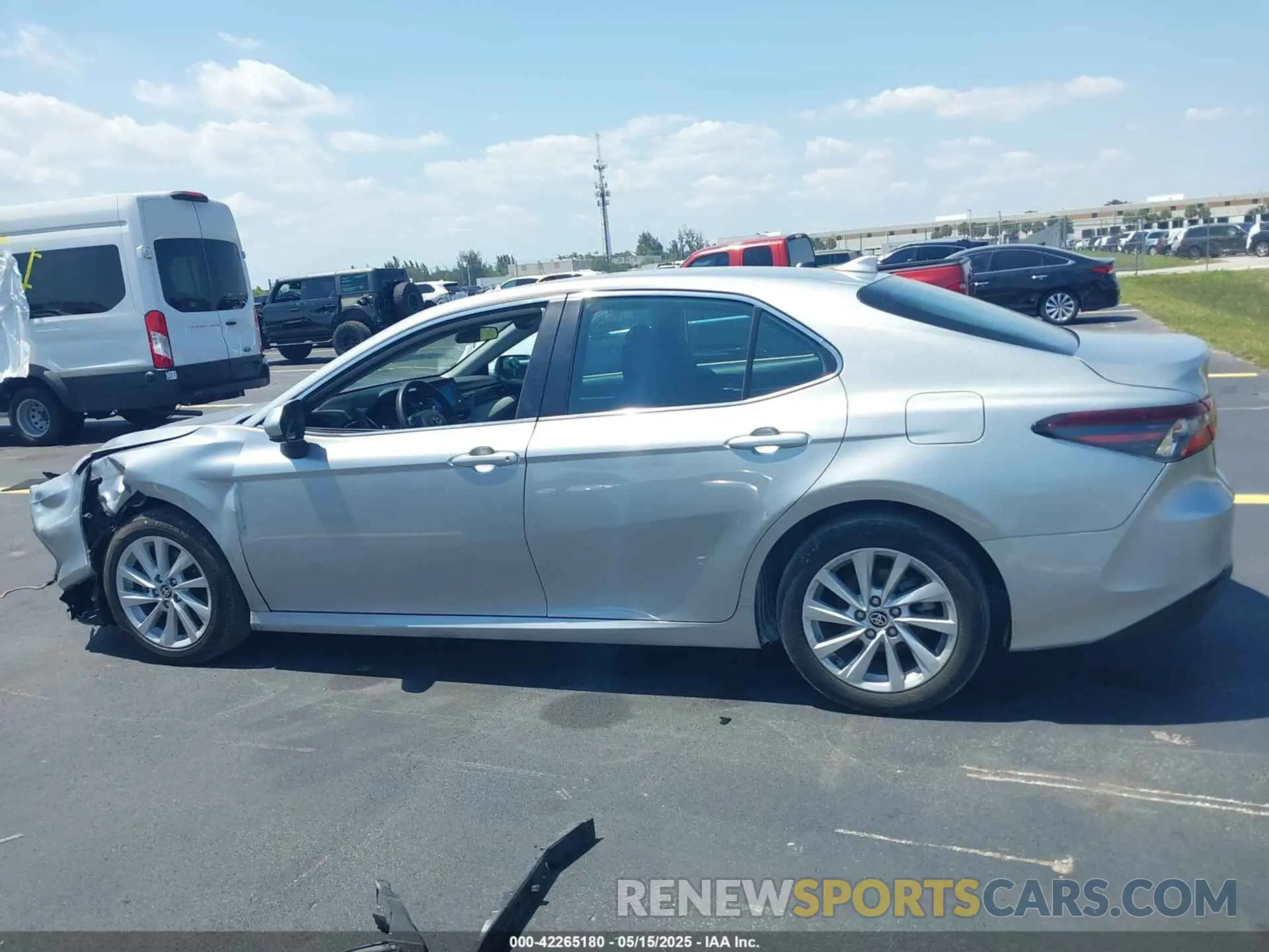 14 fotografías del automóvil dañado 4T1C11AK4NU044000 TOYOTA CAMRY 2022