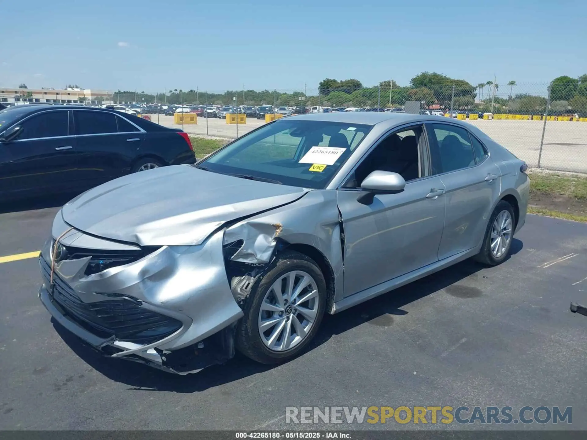 2 fotografías del automóvil dañado 4T1C11AK4NU044000 TOYOTA CAMRY 2022