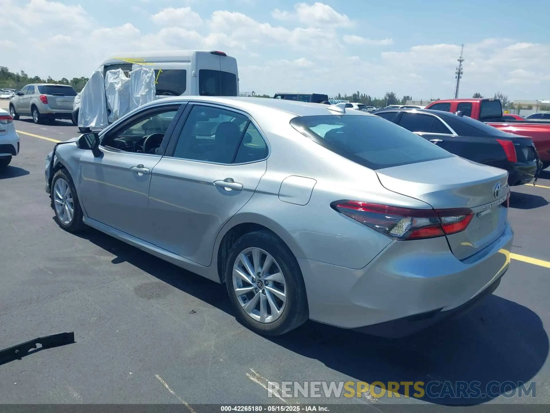 3 fotografías del automóvil dañado 4T1C11AK4NU044000 TOYOTA CAMRY 2022