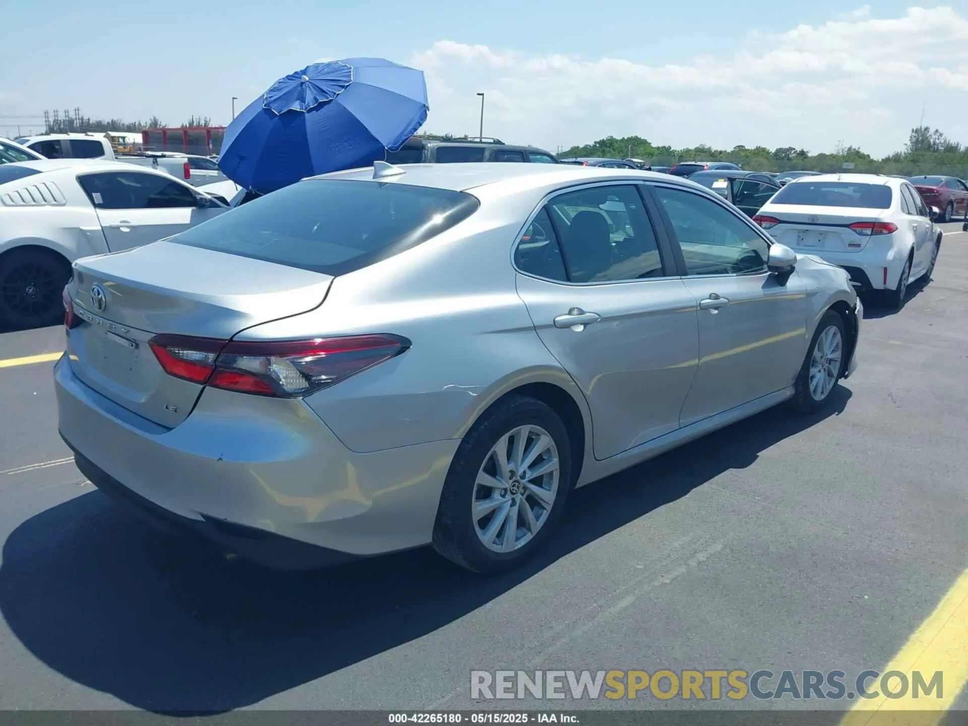 4 fotografías del automóvil dañado 4T1C11AK4NU044000 TOYOTA CAMRY 2022