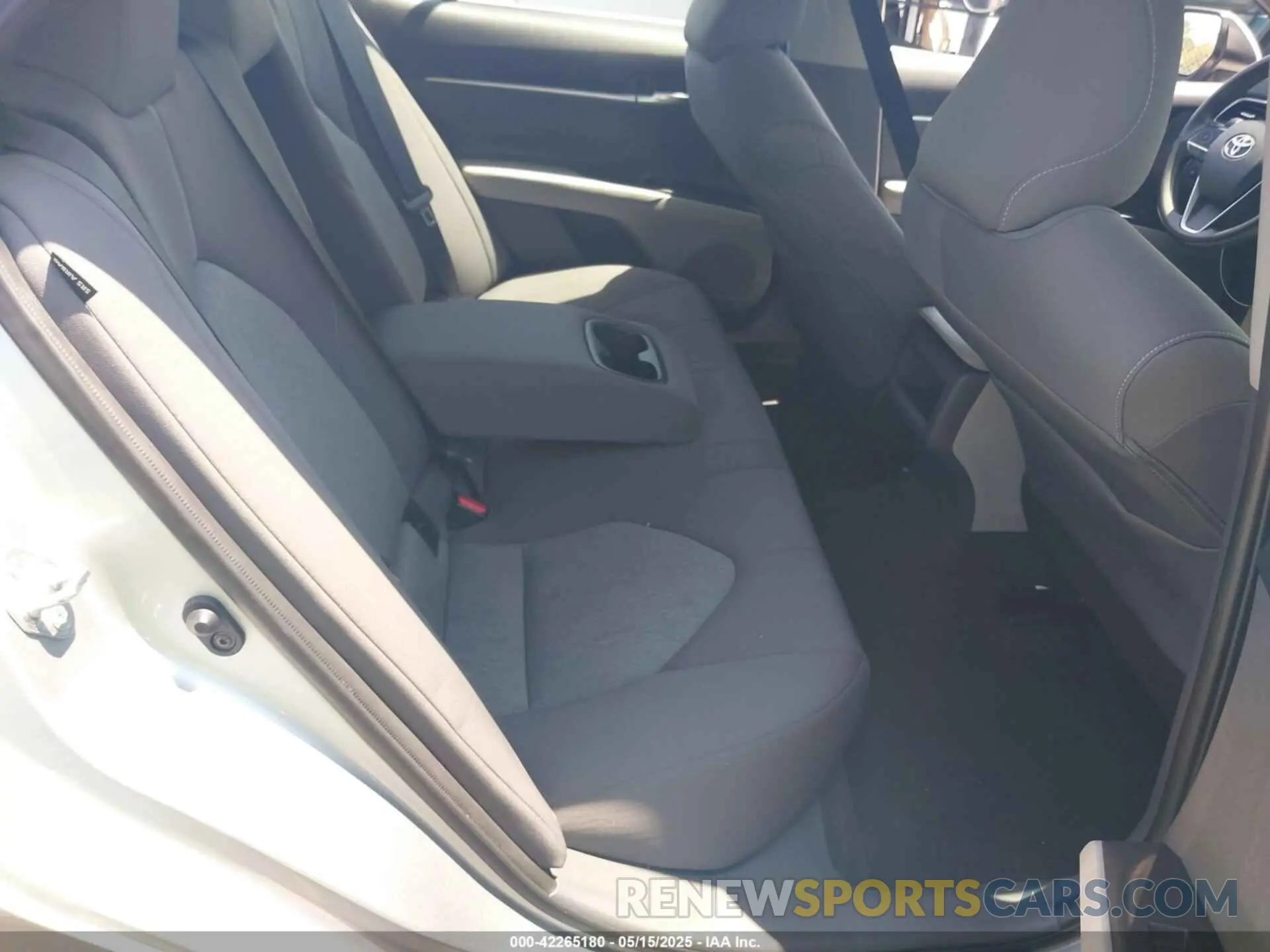 8 fotografías del automóvil dañado 4T1C11AK4NU044000 TOYOTA CAMRY 2022