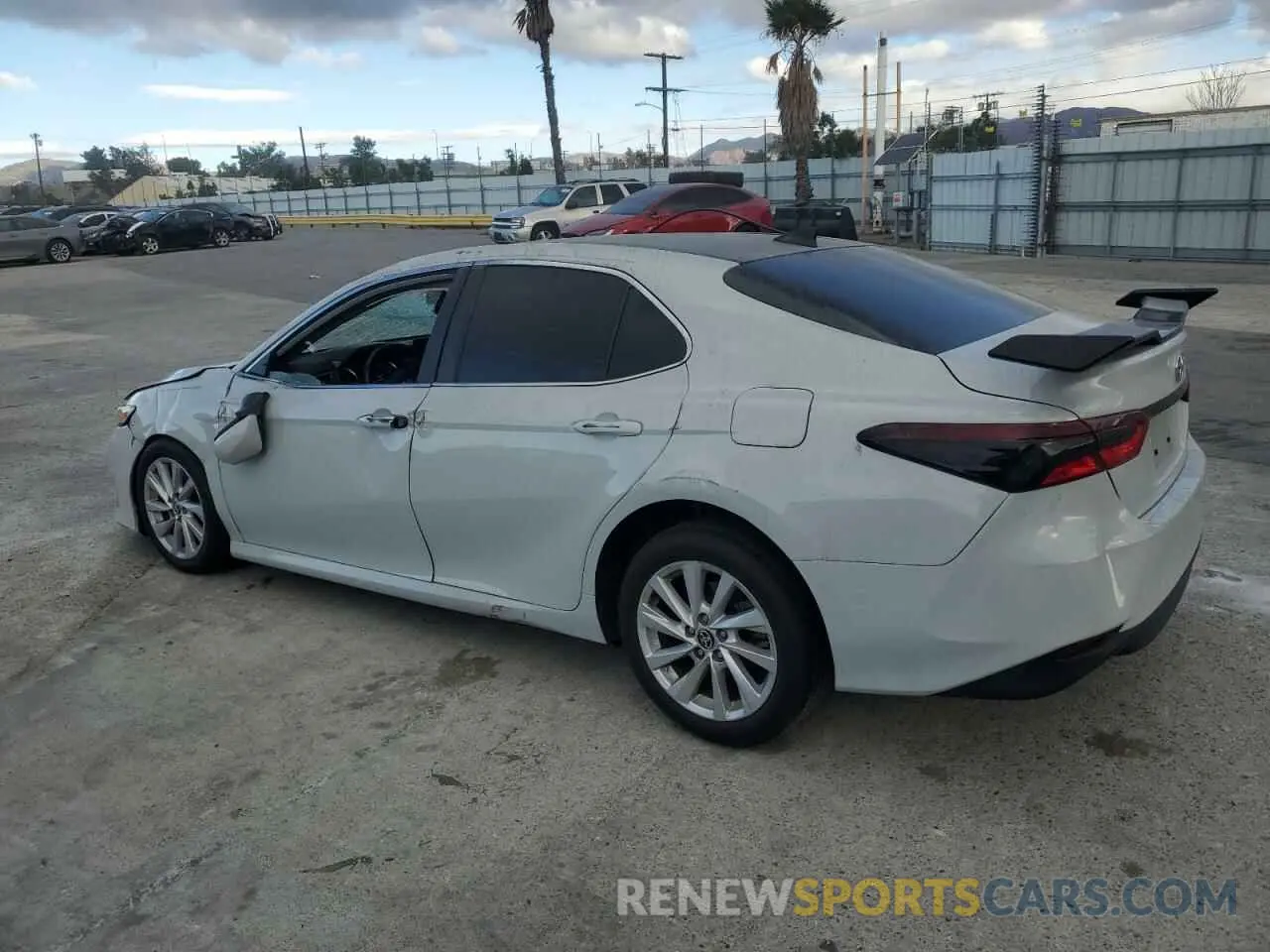 2 fotografías del automóvil dañado 4T1C11AK4NU067759 TOYOTA CAMRY 2022