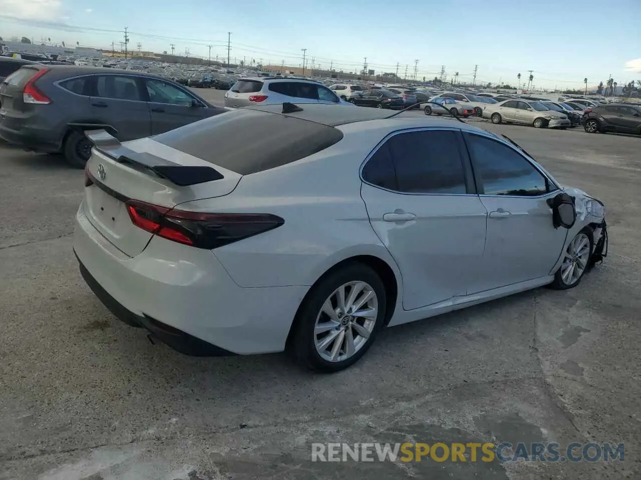 3 fotografías del automóvil dañado 4T1C11AK4NU067759 TOYOTA CAMRY 2022