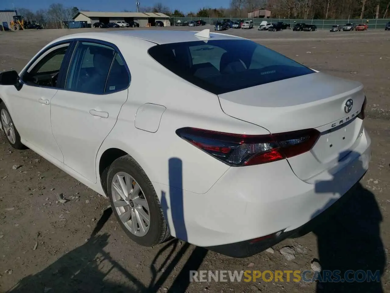 3 fotografías del automóvil dañado 4T1C11AK4NU498960 TOYOTA CAMRY 2022