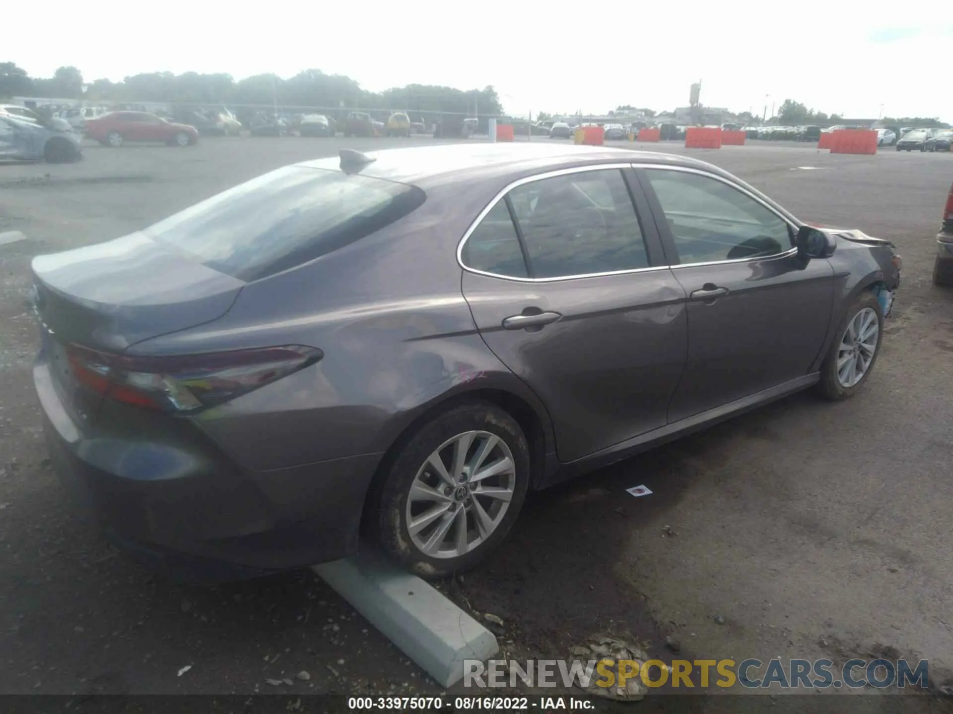 4 fotografías del automóvil dañado 4T1C11AK4NU635301 TOYOTA CAMRY 2022