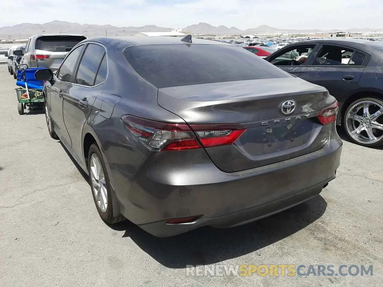 3 fotografías del automóvil dañado 4T1C11AK4NU646069 TOYOTA CAMRY 2022
