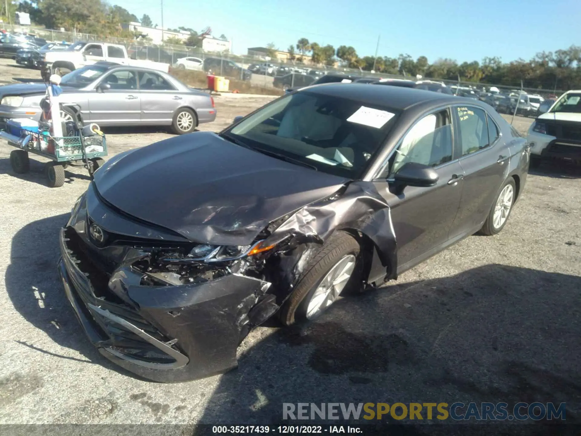 2 fotografías del automóvil dañado 4T1C11AK4NU654432 TOYOTA CAMRY 2022