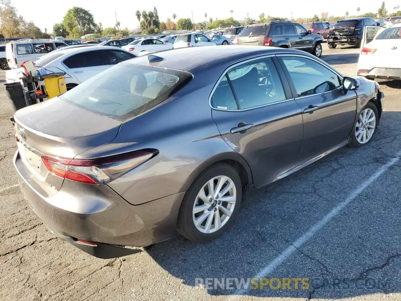 3 fotografías del automóvil dañado 4T1C11AK4NU666001 TOYOTA CAMRY 2022