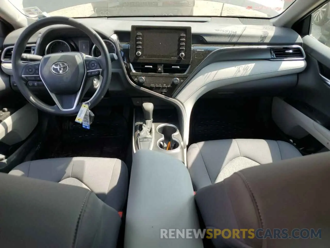 8 fotografías del automóvil dañado 4T1C11AK4NU673949 TOYOTA CAMRY 2022