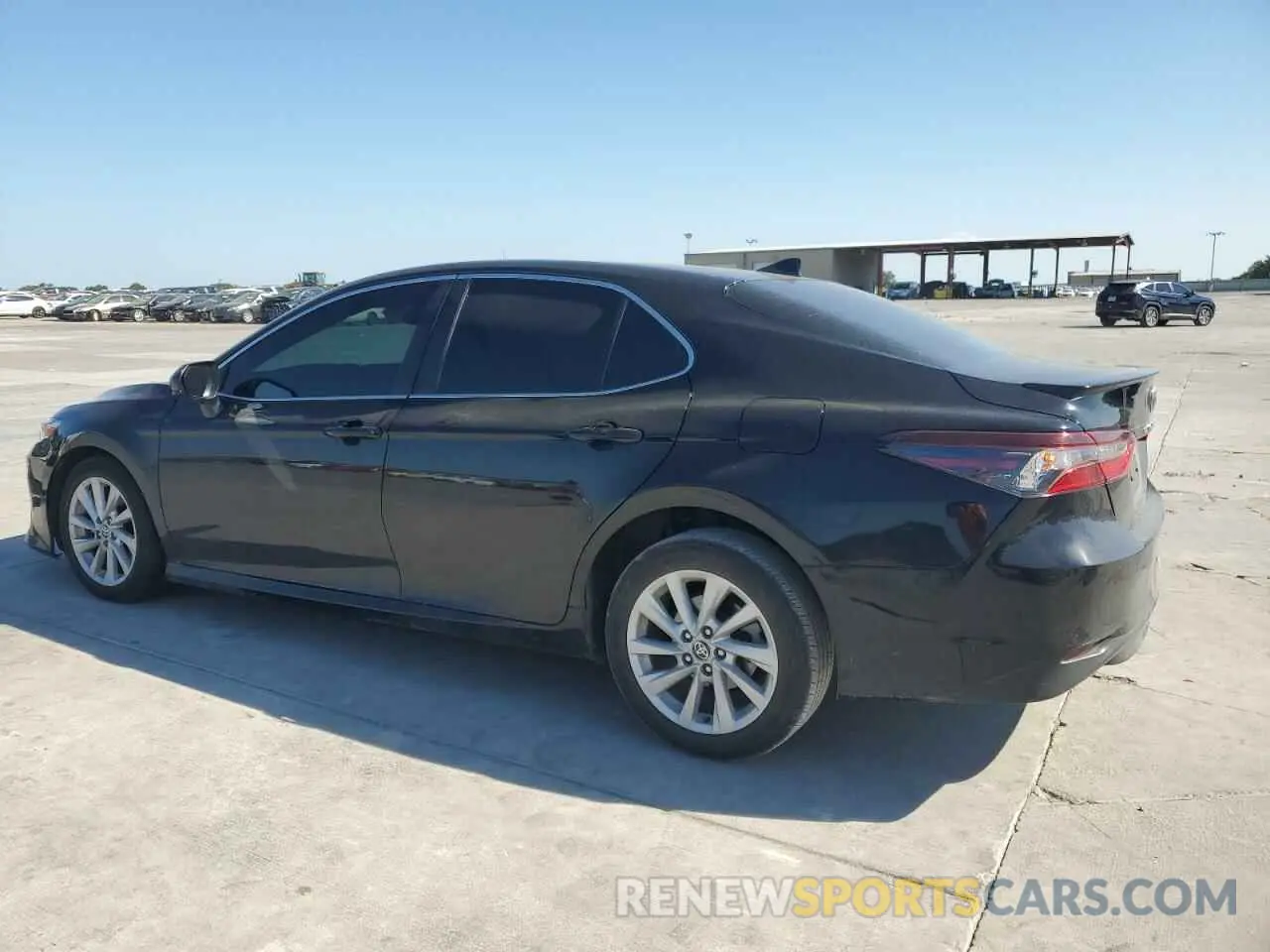 2 fotografías del automóvil dañado 4T1C11AK4NU695725 TOYOTA CAMRY 2022