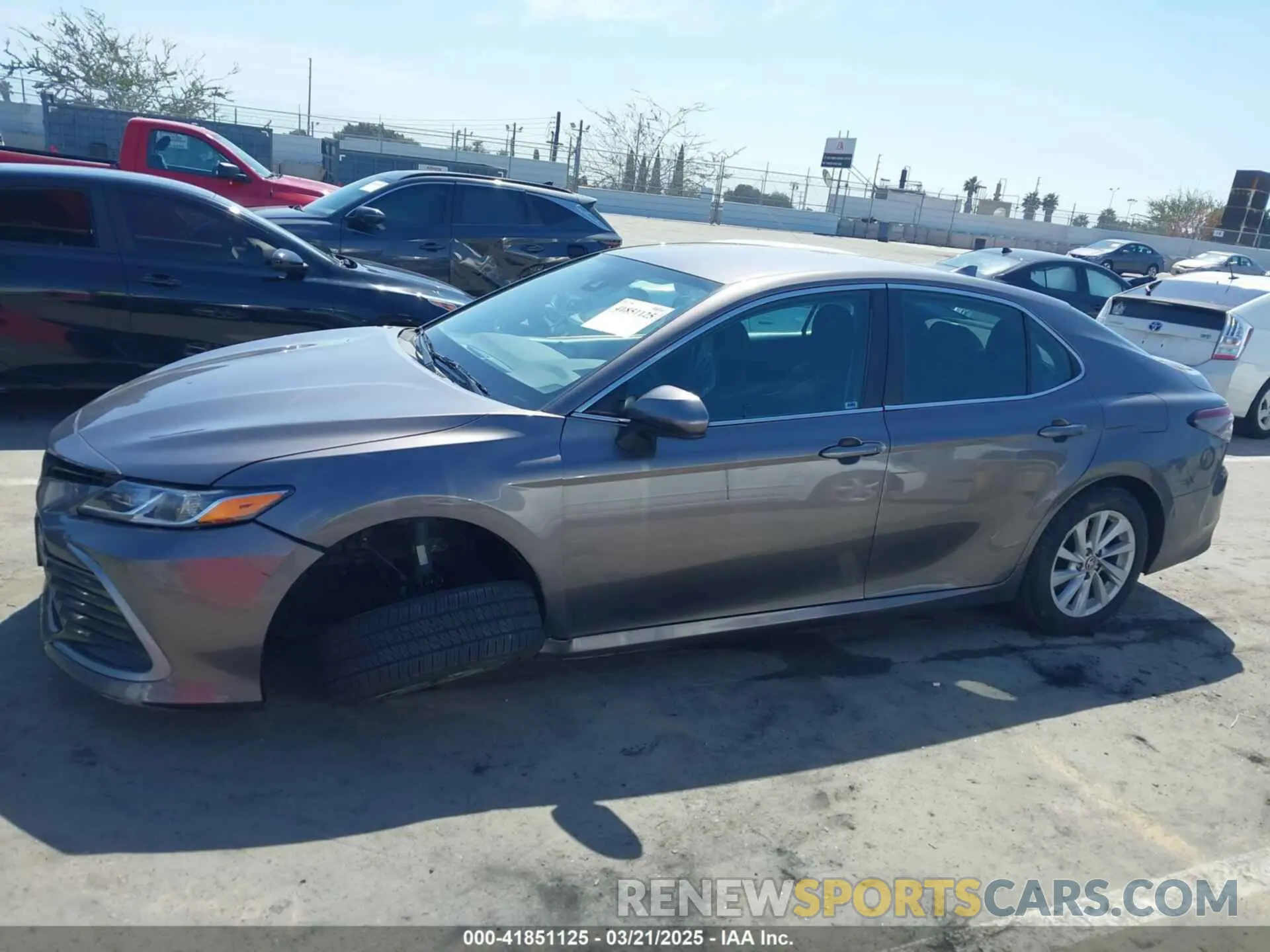 14 fotografías del automóvil dañado 4T1C11AK4NU696597 TOYOTA CAMRY 2022