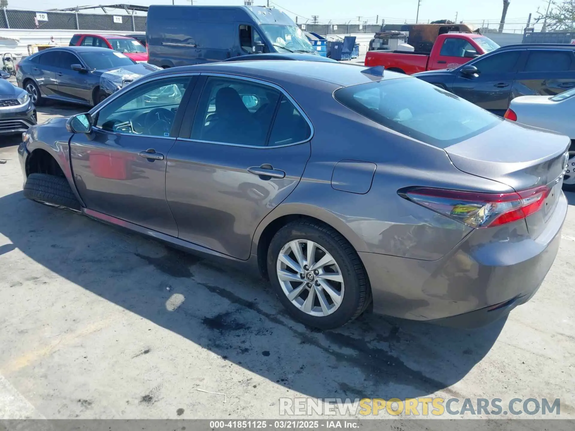 3 fotografías del automóvil dañado 4T1C11AK4NU696597 TOYOTA CAMRY 2022