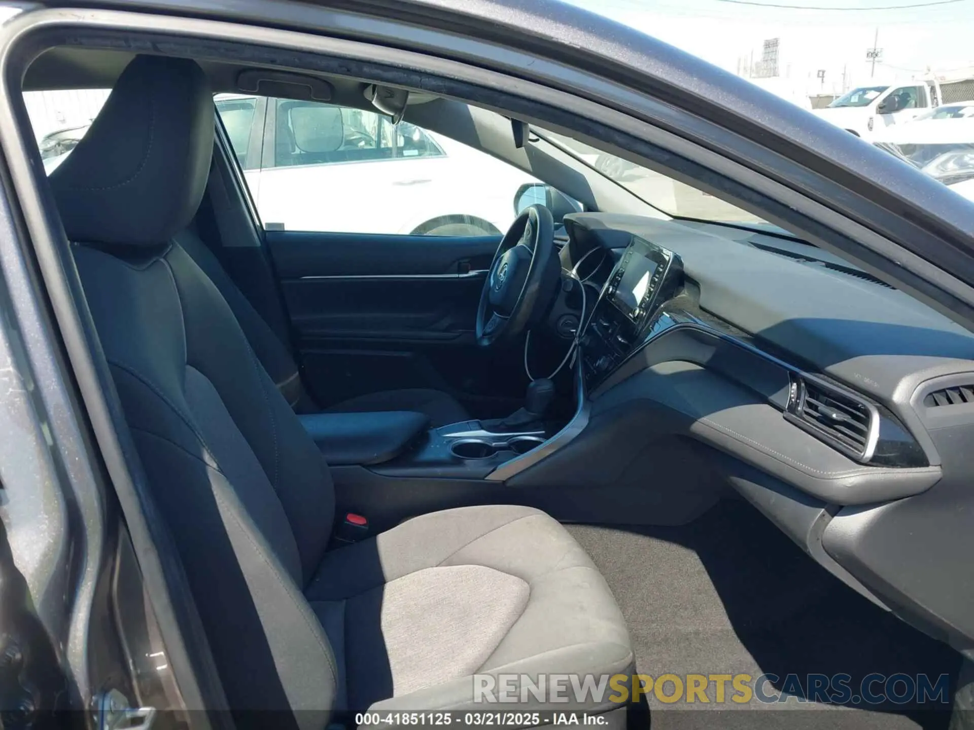 5 fotografías del automóvil dañado 4T1C11AK4NU696597 TOYOTA CAMRY 2022